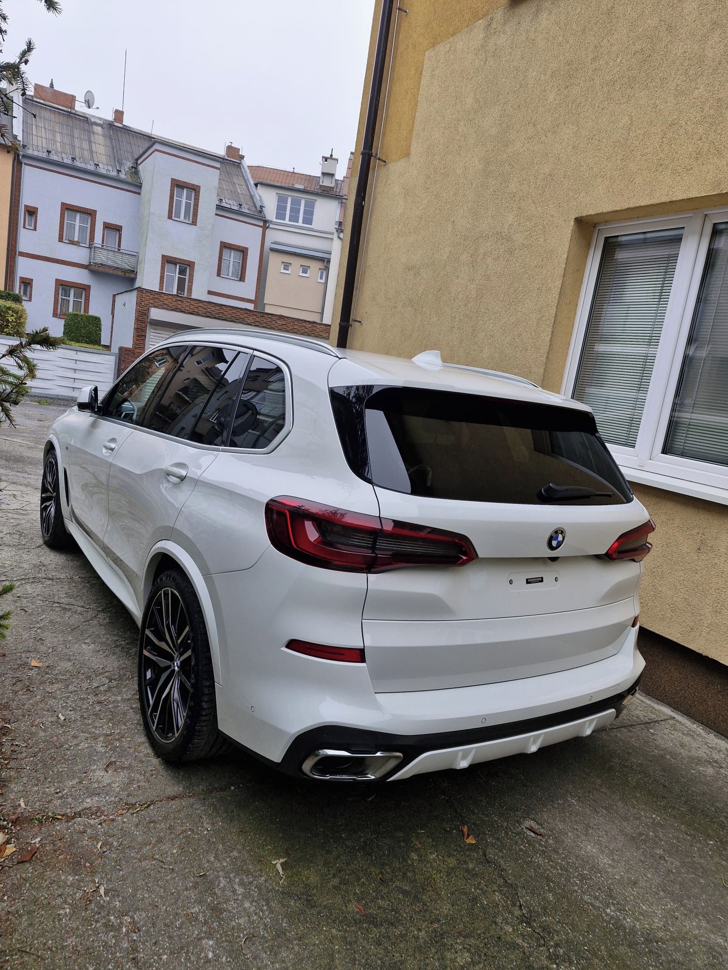 BMW X5, xDrive40i / PLNÁ VÝBAVA - fotka 2