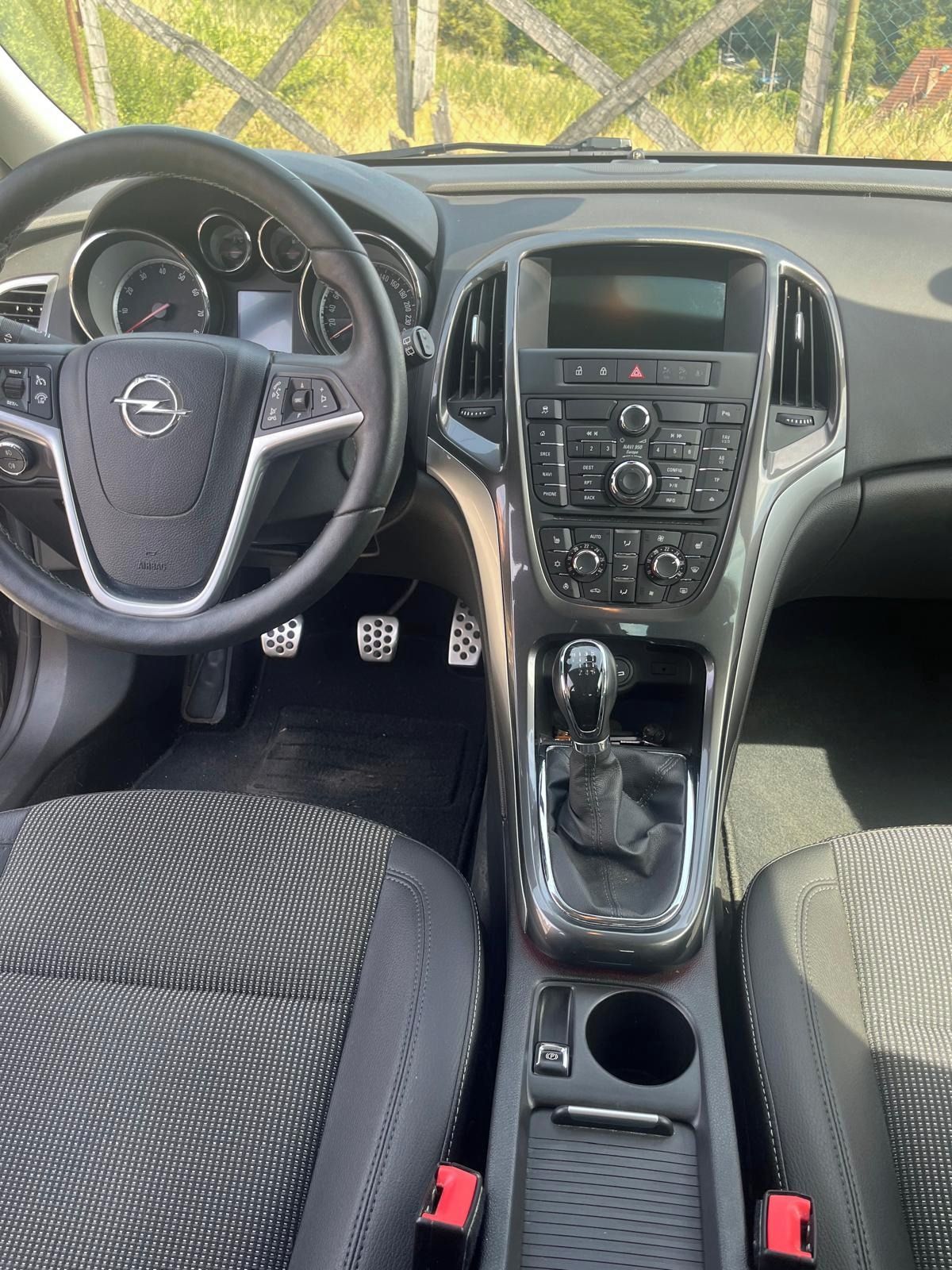 Opel Astra, Opel Astra J 14 tak 103 kW - fotka 6