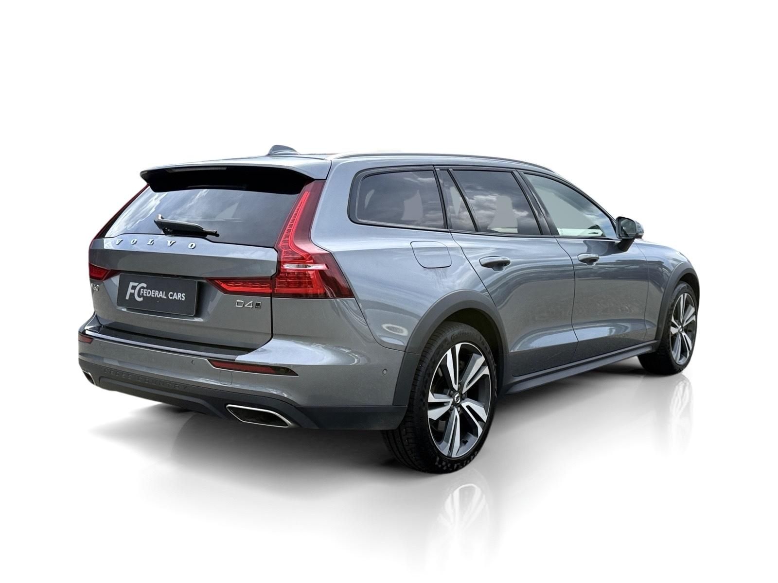 Volvo V60, CrossCountry D4 AWD PRO // B&W - fotka 5