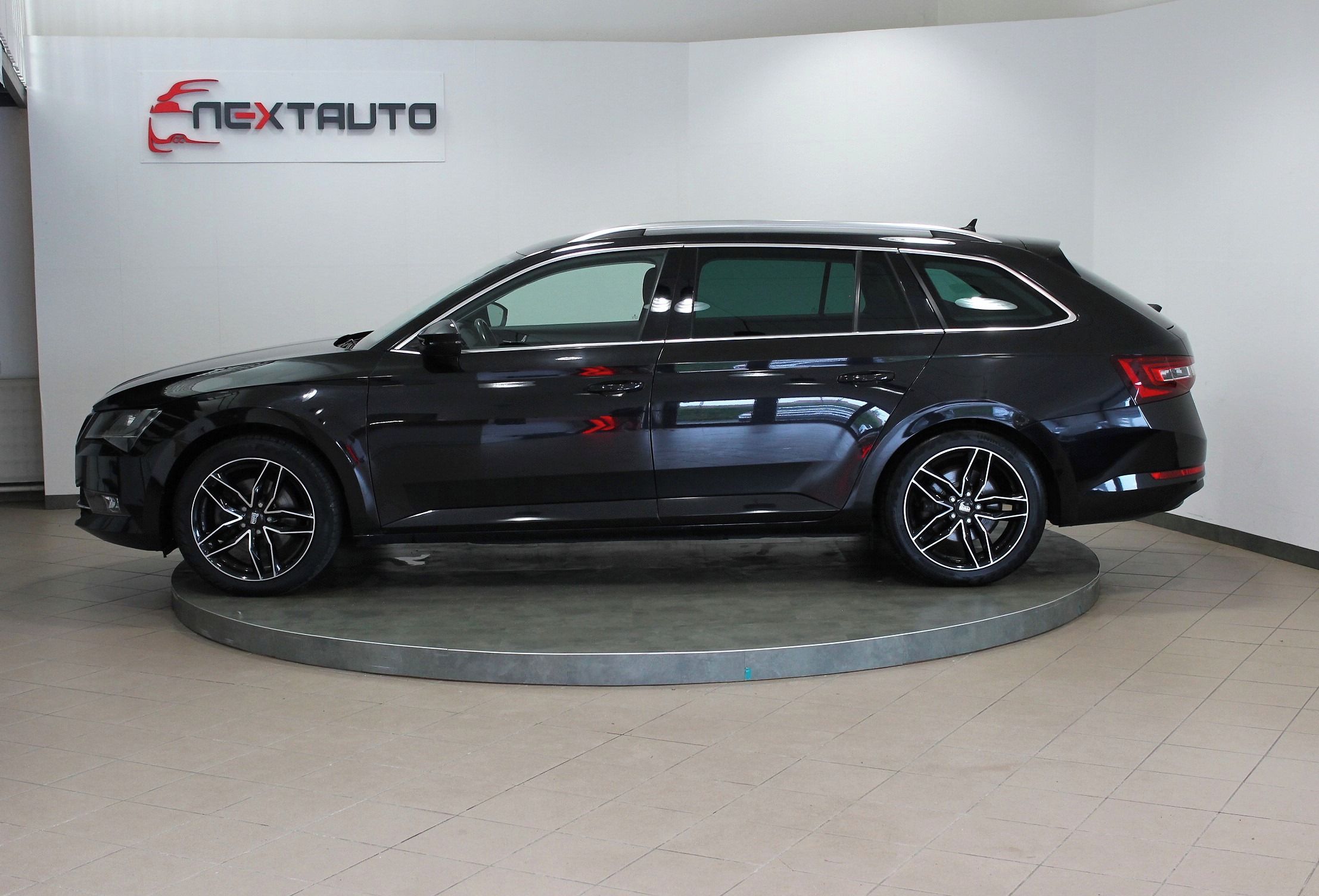 Škoda Superb, 2.0 TDI 110kW DSG,STYLE, TAŽNÉ - fotka 2