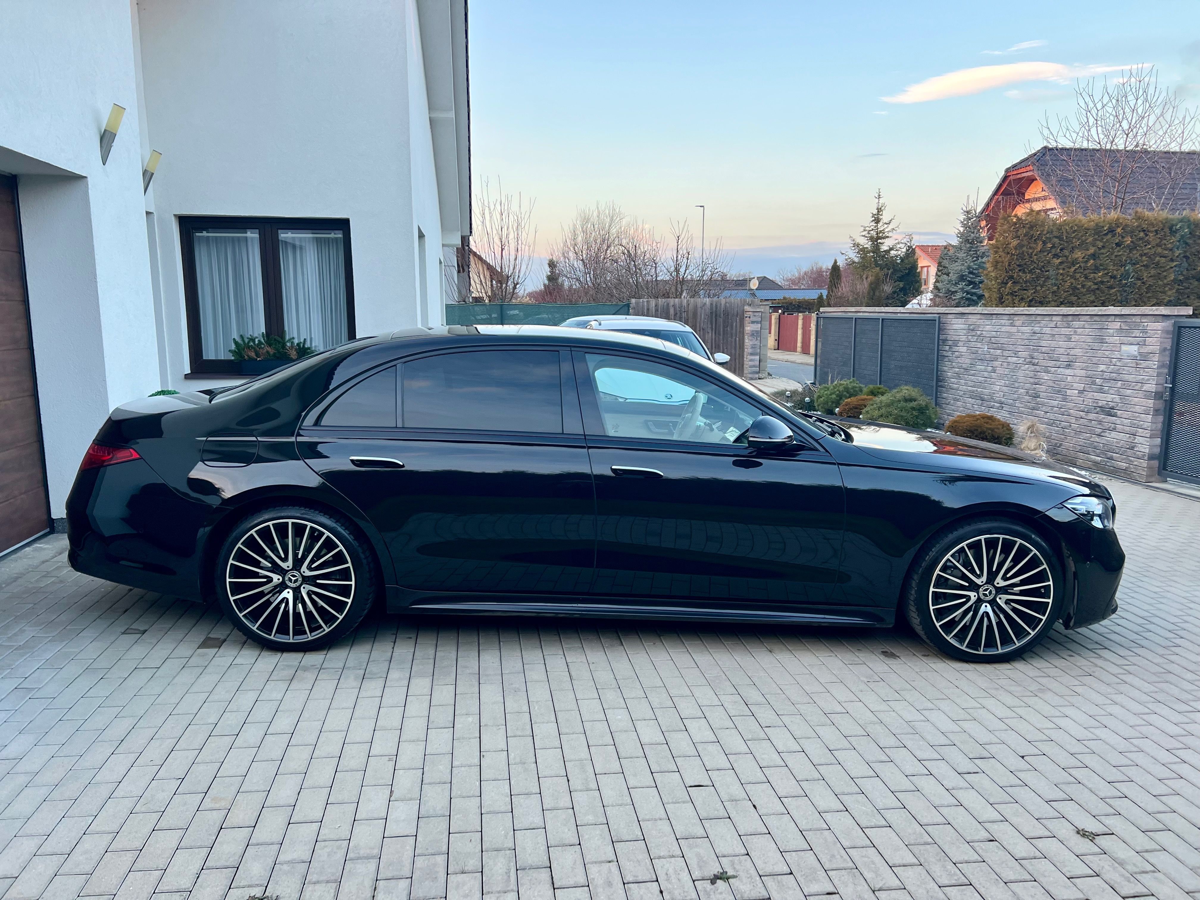 Mercedes-Benz Třídy S, 400D AMG Long - fotka 4