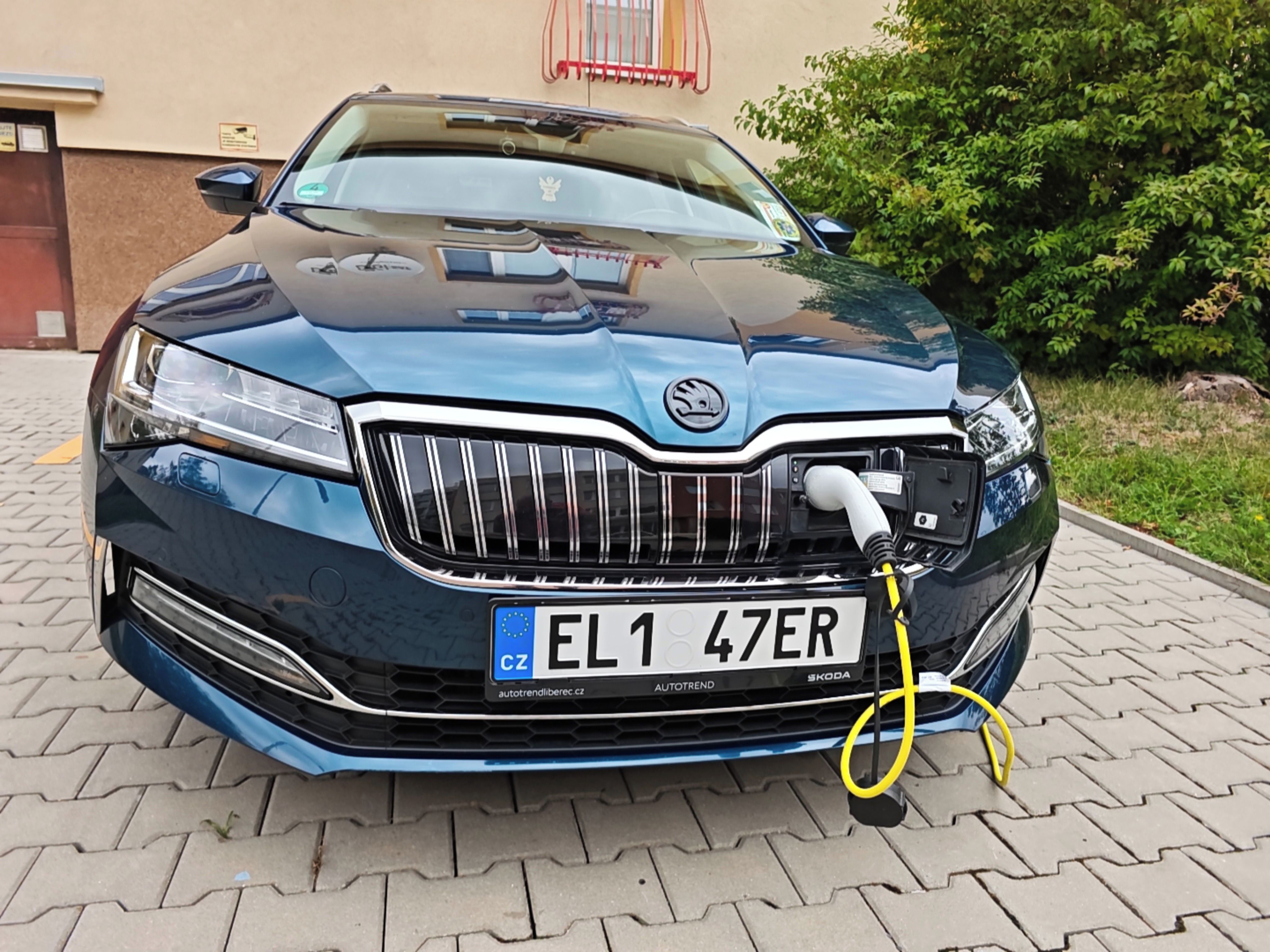 Škoda Superb, 1.4 IV 160KW STYLE PLUS TOP!!! - fotka 2