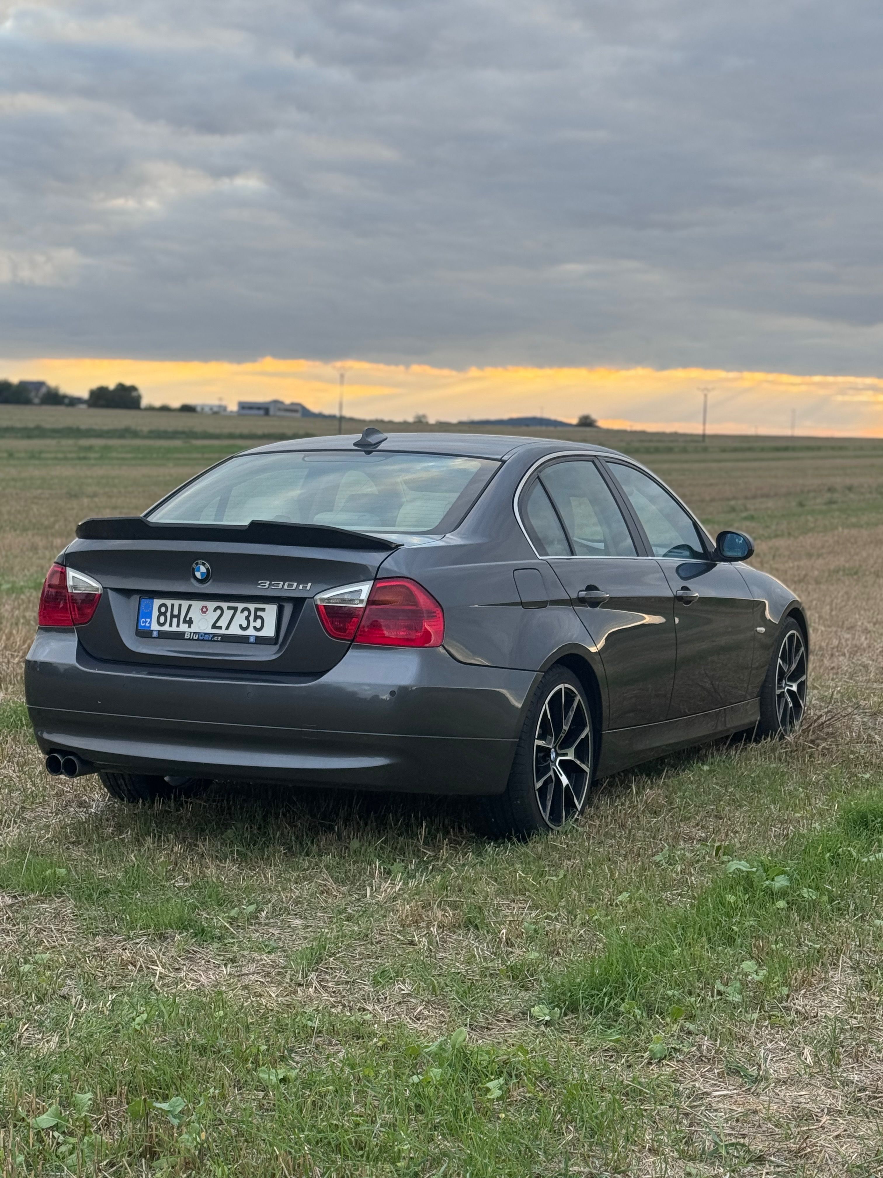 BMW Řada 3, 330d - fotka 4