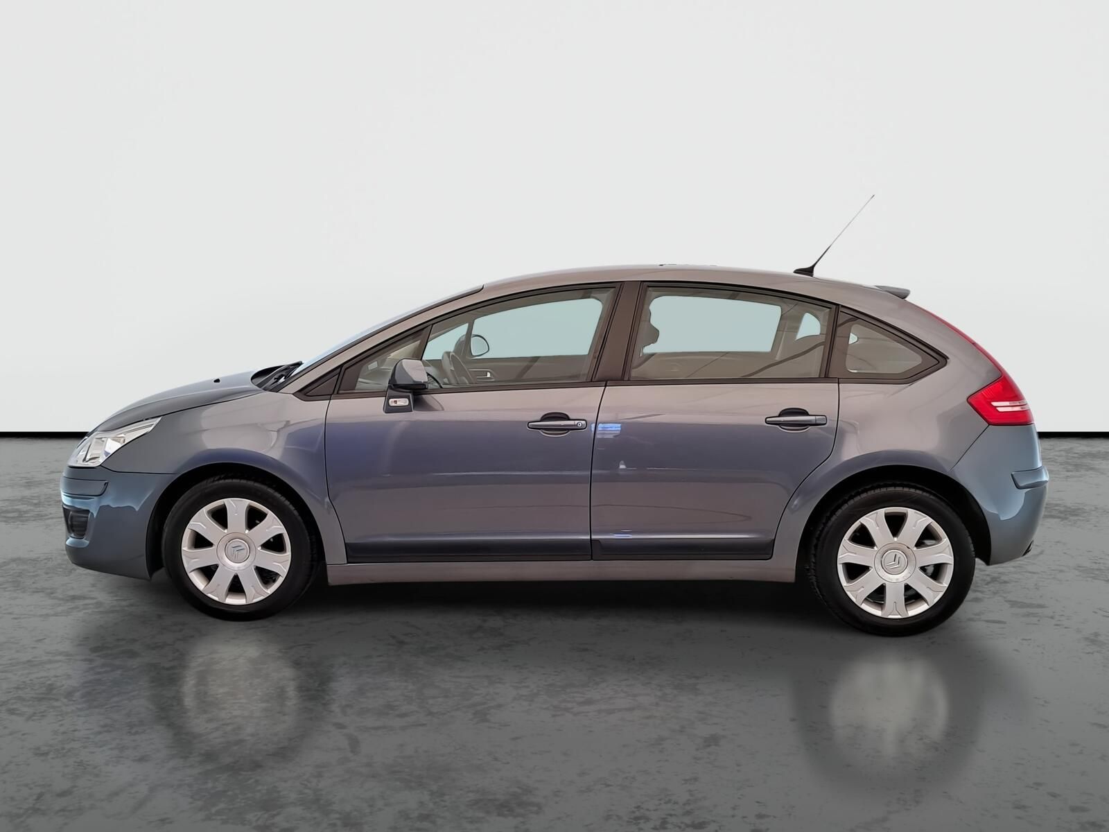 Citroën C4, 1.4 16V, Automatická klima - fotka 6
