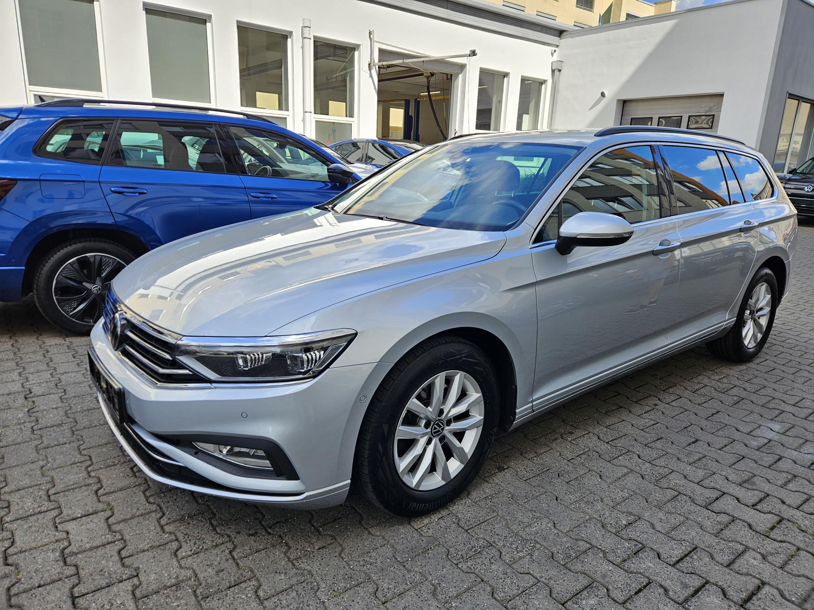 Volkswagen Passat Variant, 2.0 TDI 110kW DSG / Matrix - fotka 2