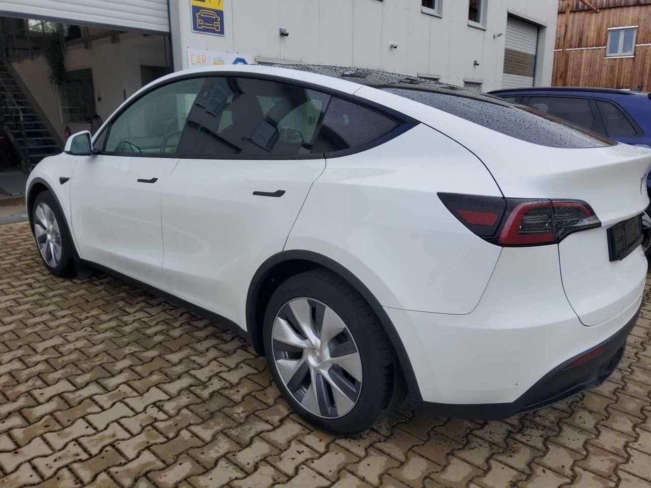 Tesla Model Y, LONG RANGE DUAL MOTOR  93,9% - fotka 2