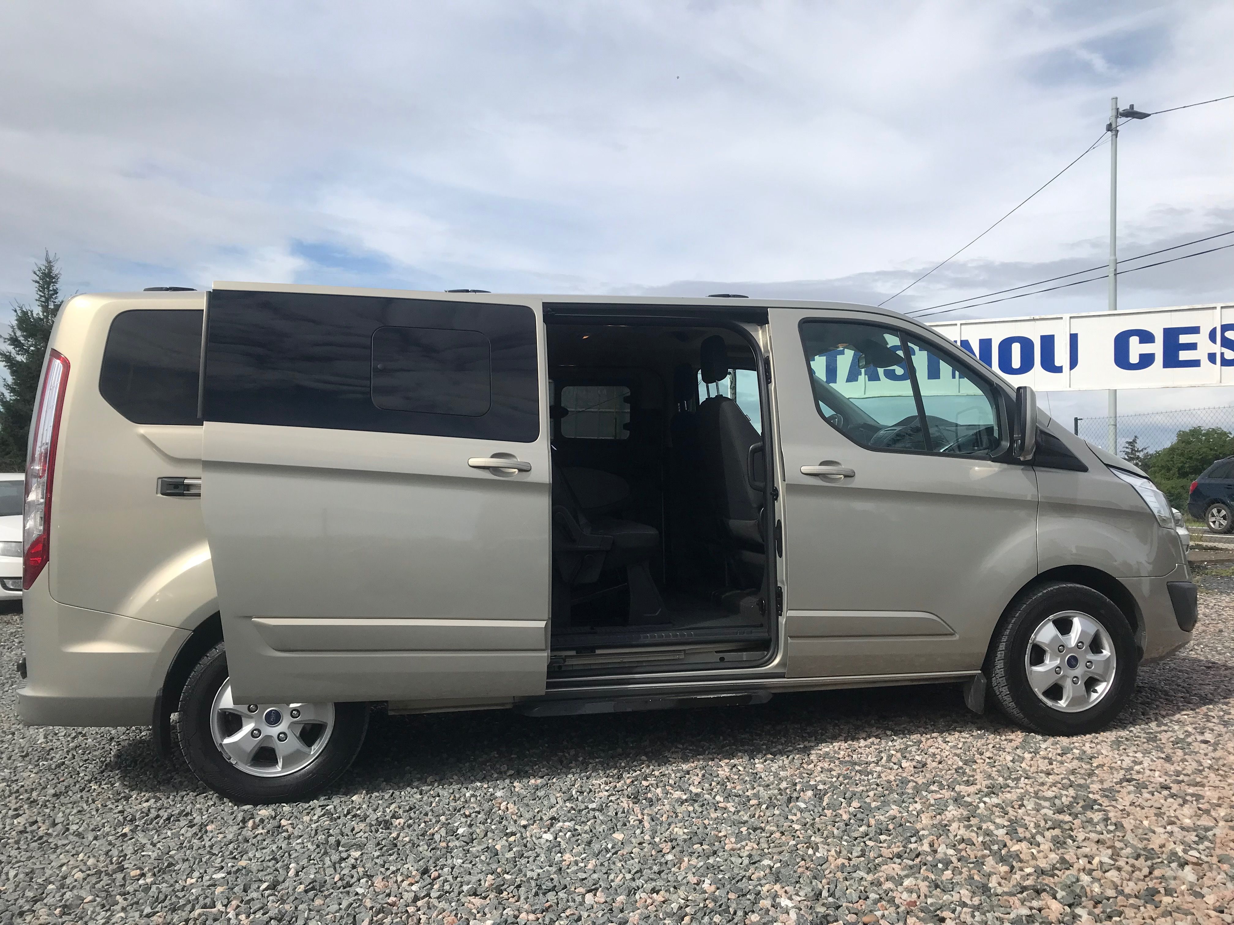 Ford Tourneo Custom, 2.0 TCDI 125 KW,L2,8-MÍST,DPH - fotka 4