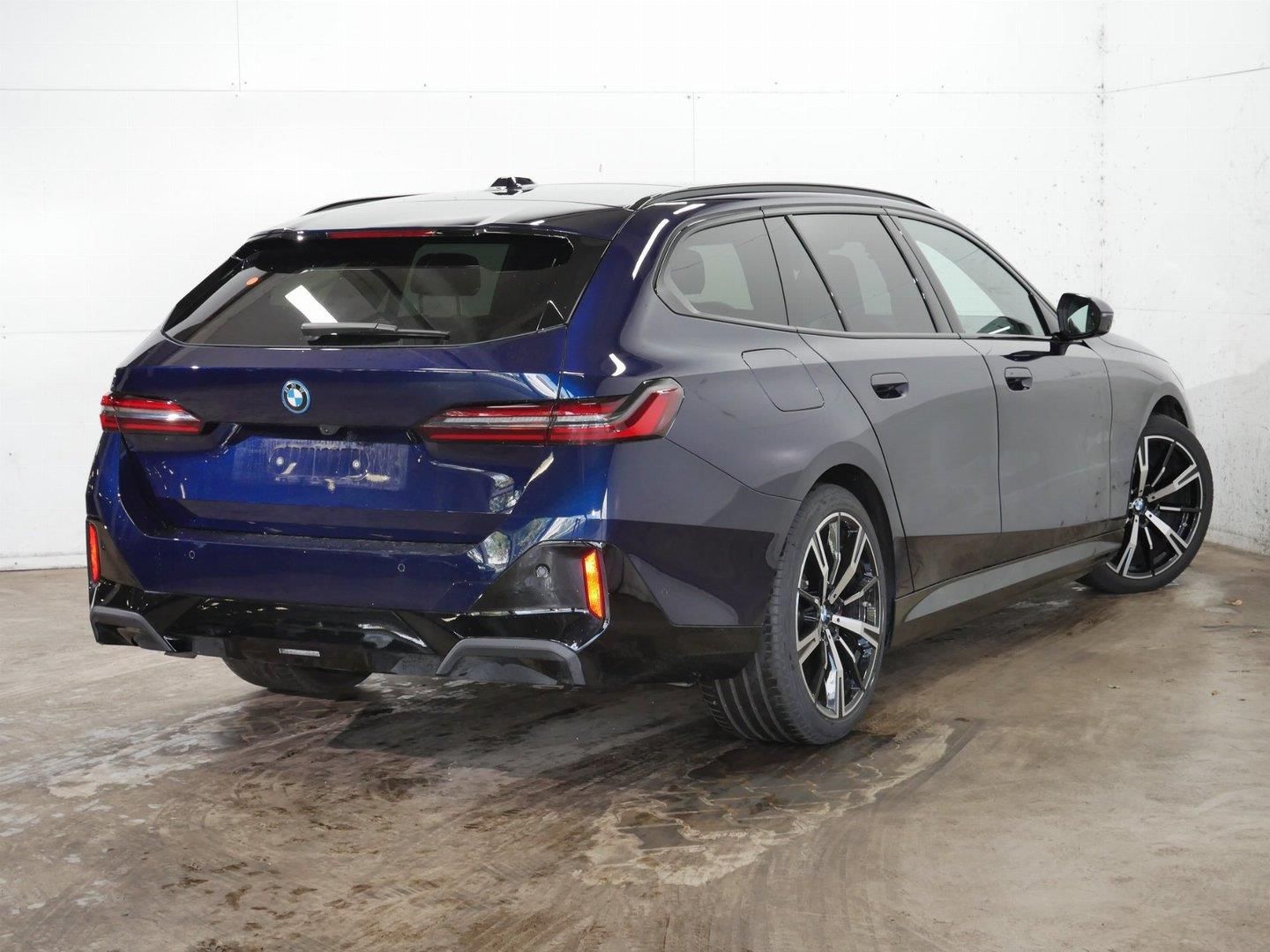 BMW Řada 5, 550e xDrive Touring M PRO - fotka 4