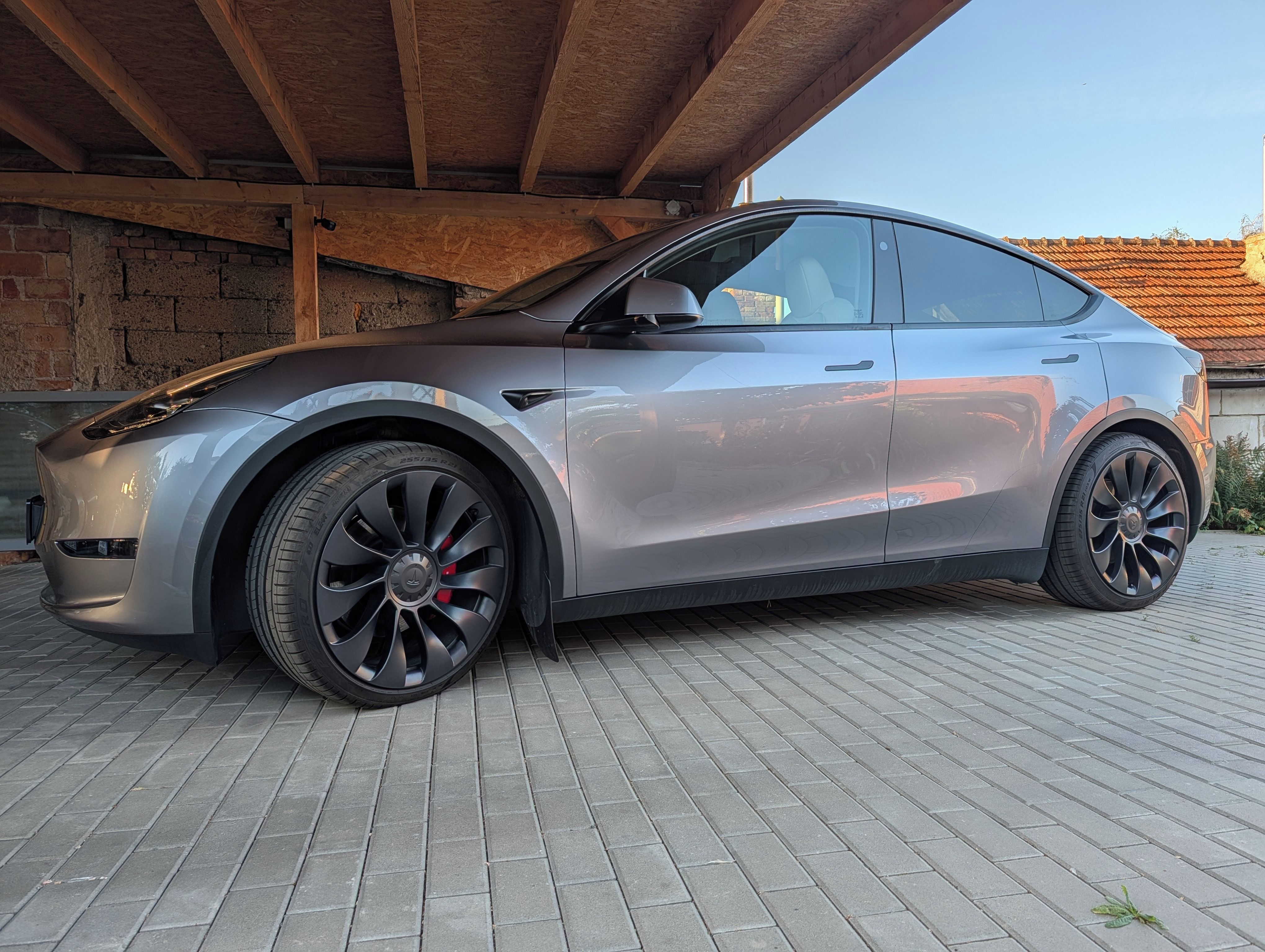 Tesla Model Y, Performance