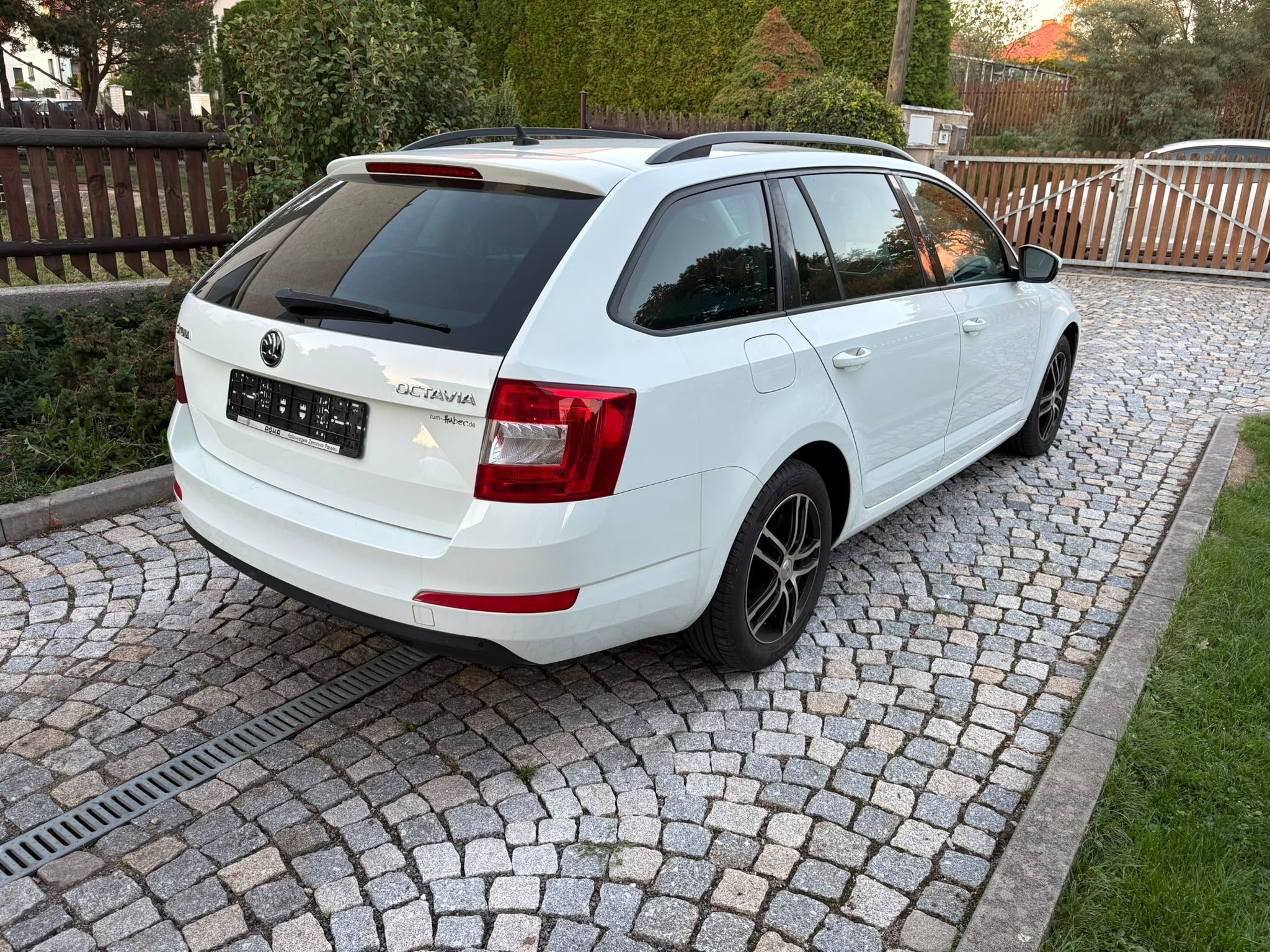 Škoda Octavia, III kombi 1,6 TDI 81KW Ambient - fotka 5
