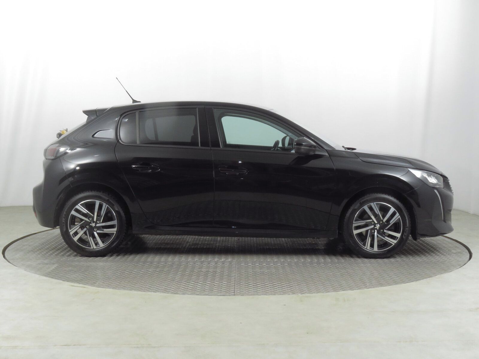 Peugeot 208, 1.2 PureTech, Allure - fotka 6