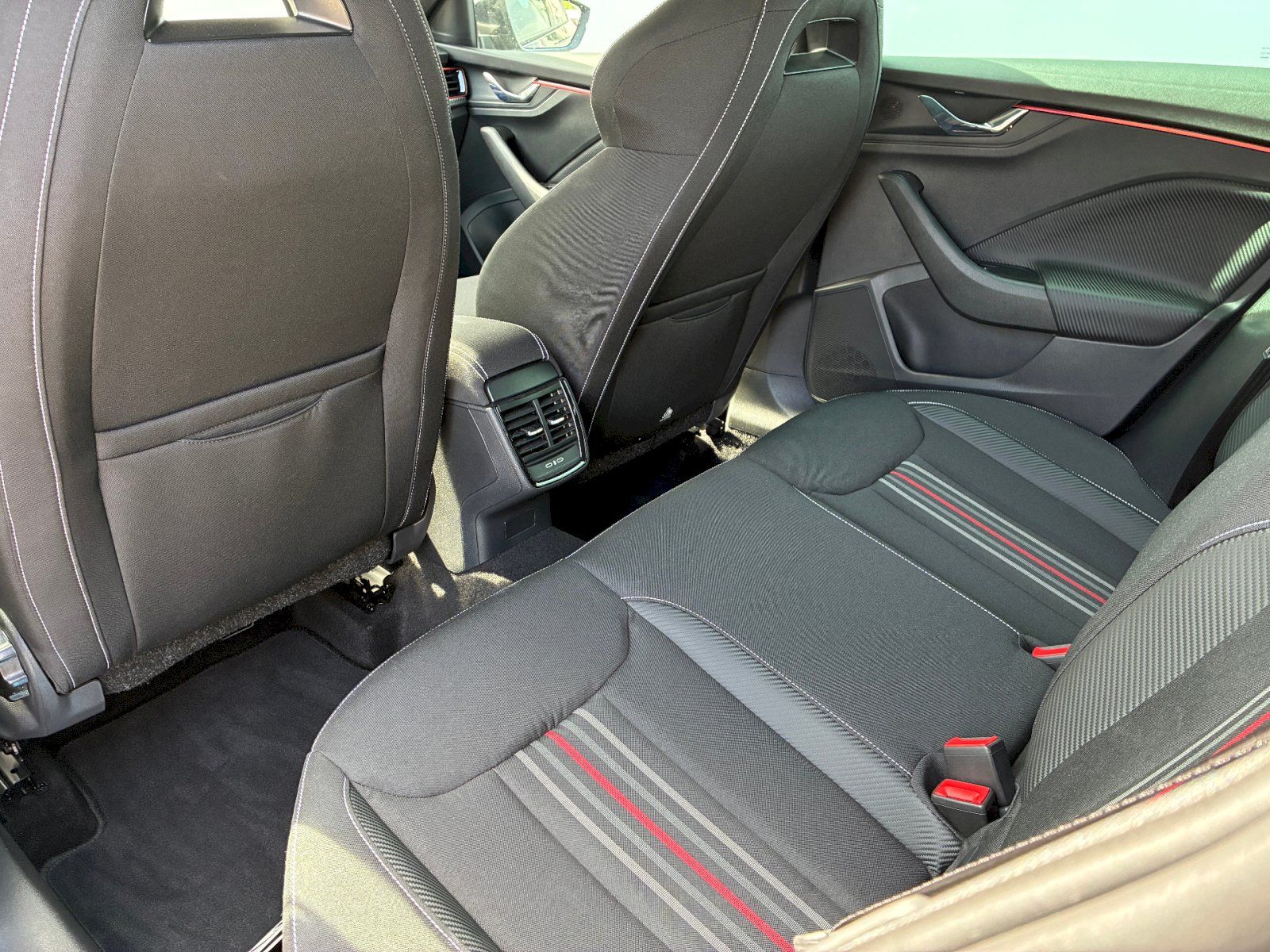 Škoda Scala, 1,0 TSI / 85 kW Monte Carlo - fotka 6