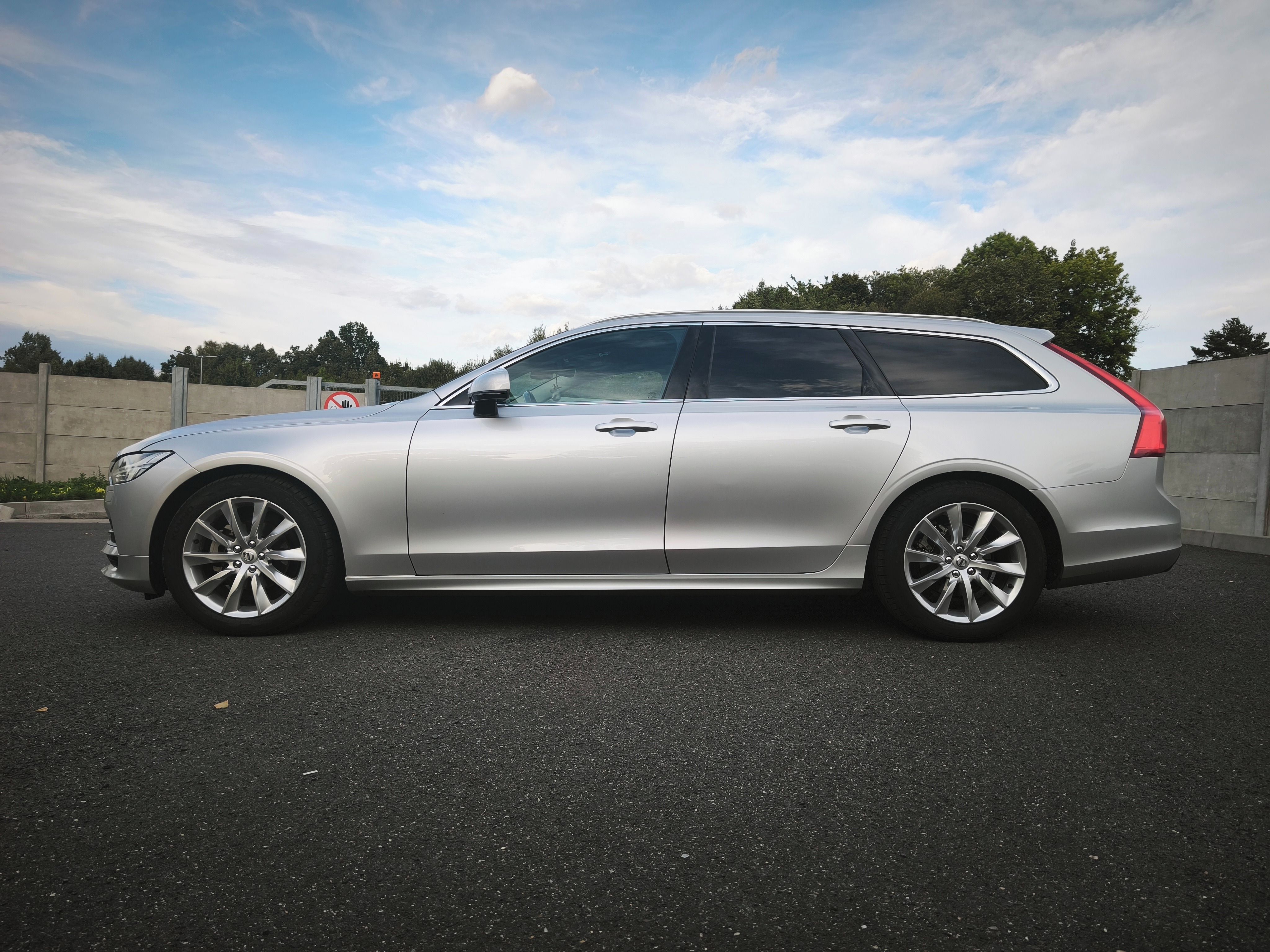 Volvo V90, Volvo V90 D4 140kW Momentum - fotka 3