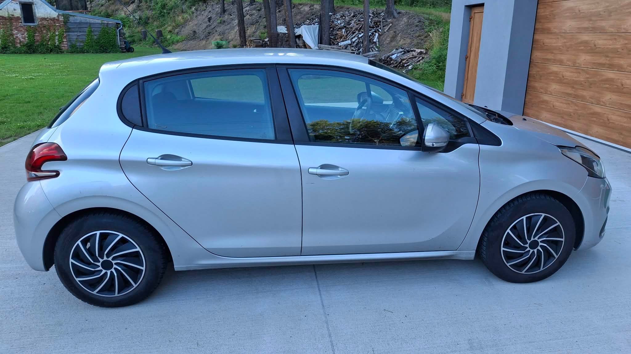 Peugeot 208, 1.2 - fotka 2