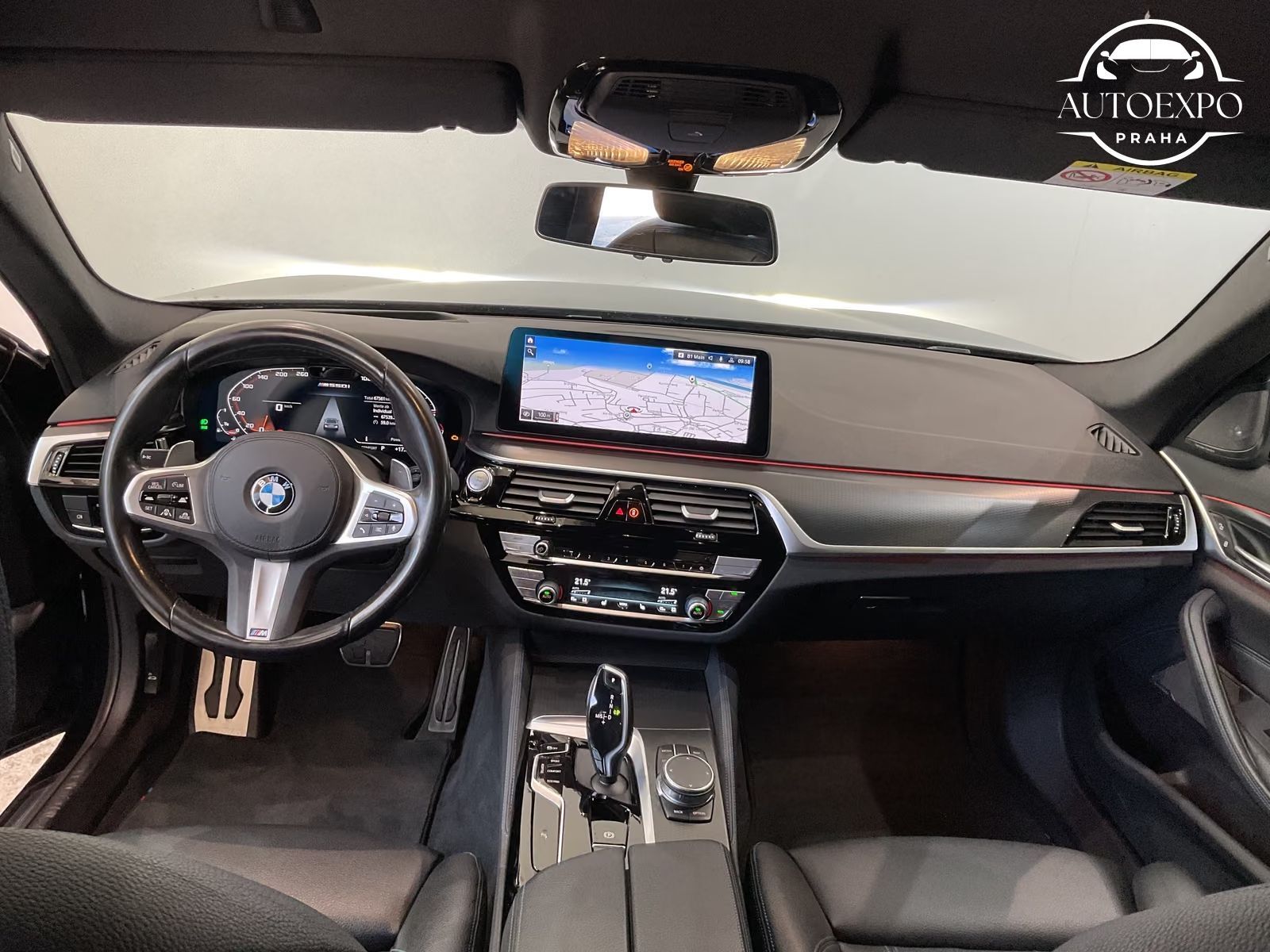 BMW Řada 5, M550i* xDrive* - fotka 6