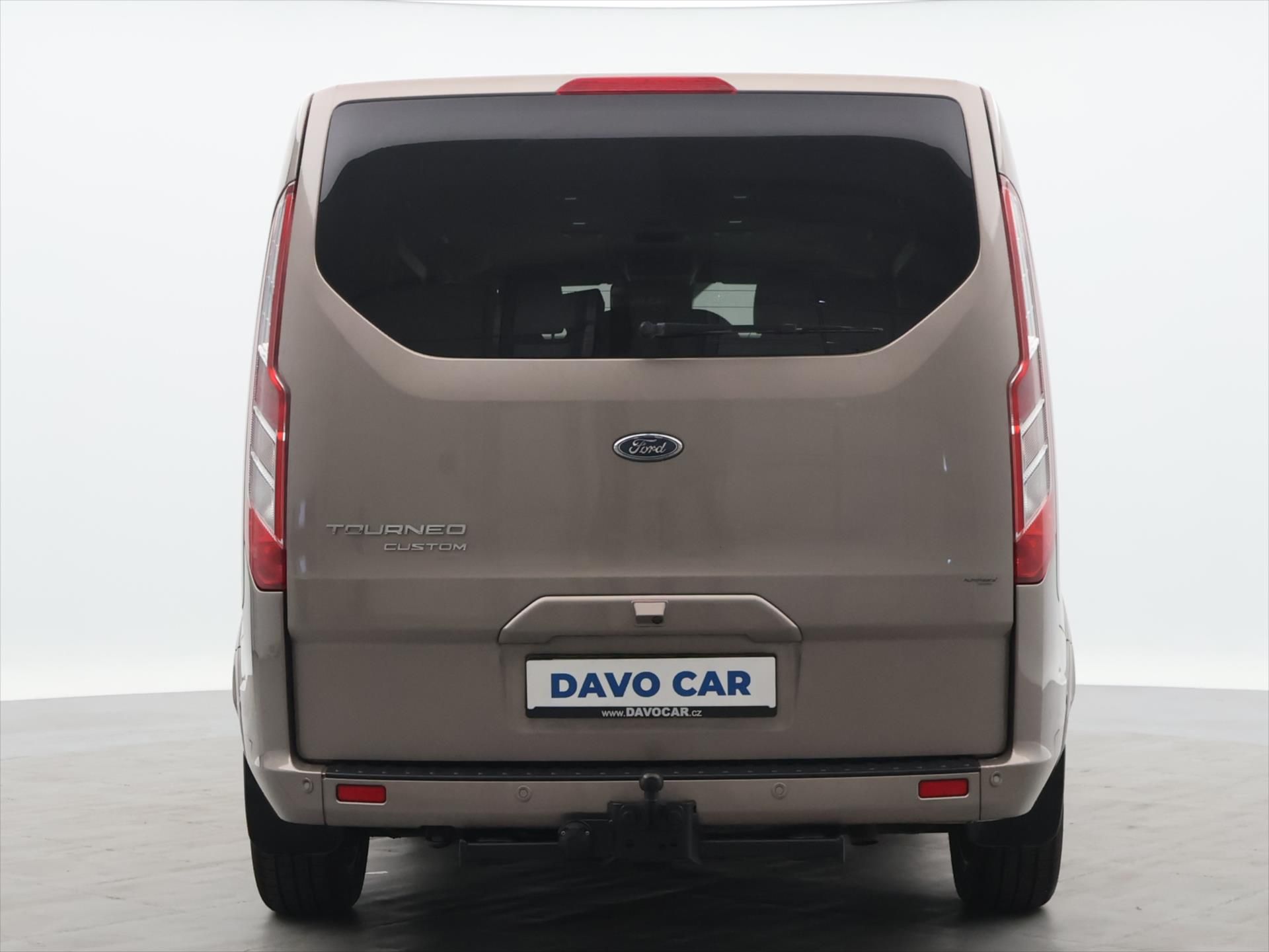 Ford Tourneo Custom, 2,0 TDCi 136kW Titanium L2 Aut - fotka 6