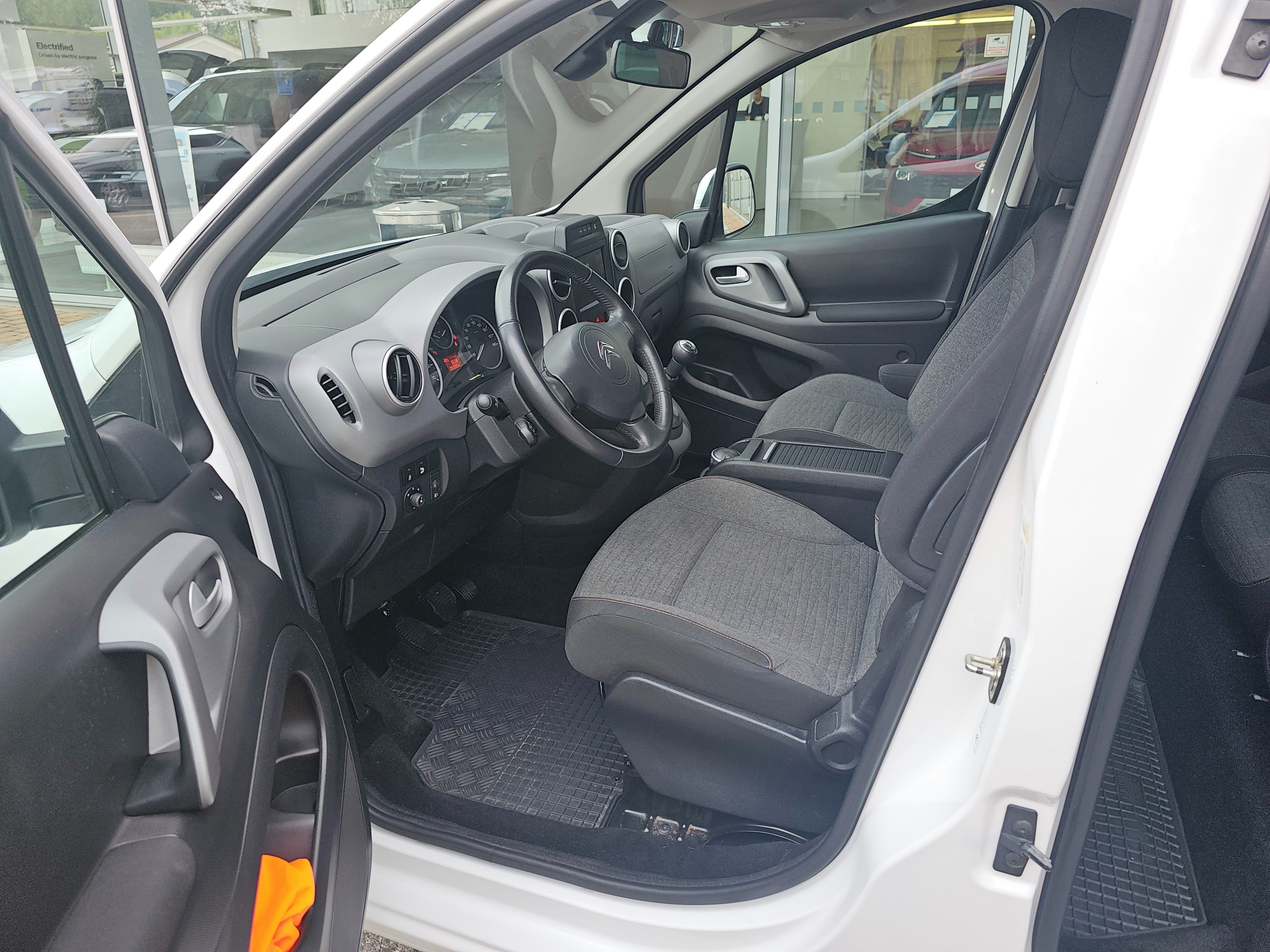 Citroën Berlingo, 1,6 VTi   SHINE, koup.ČR 1.maj - fotka 6