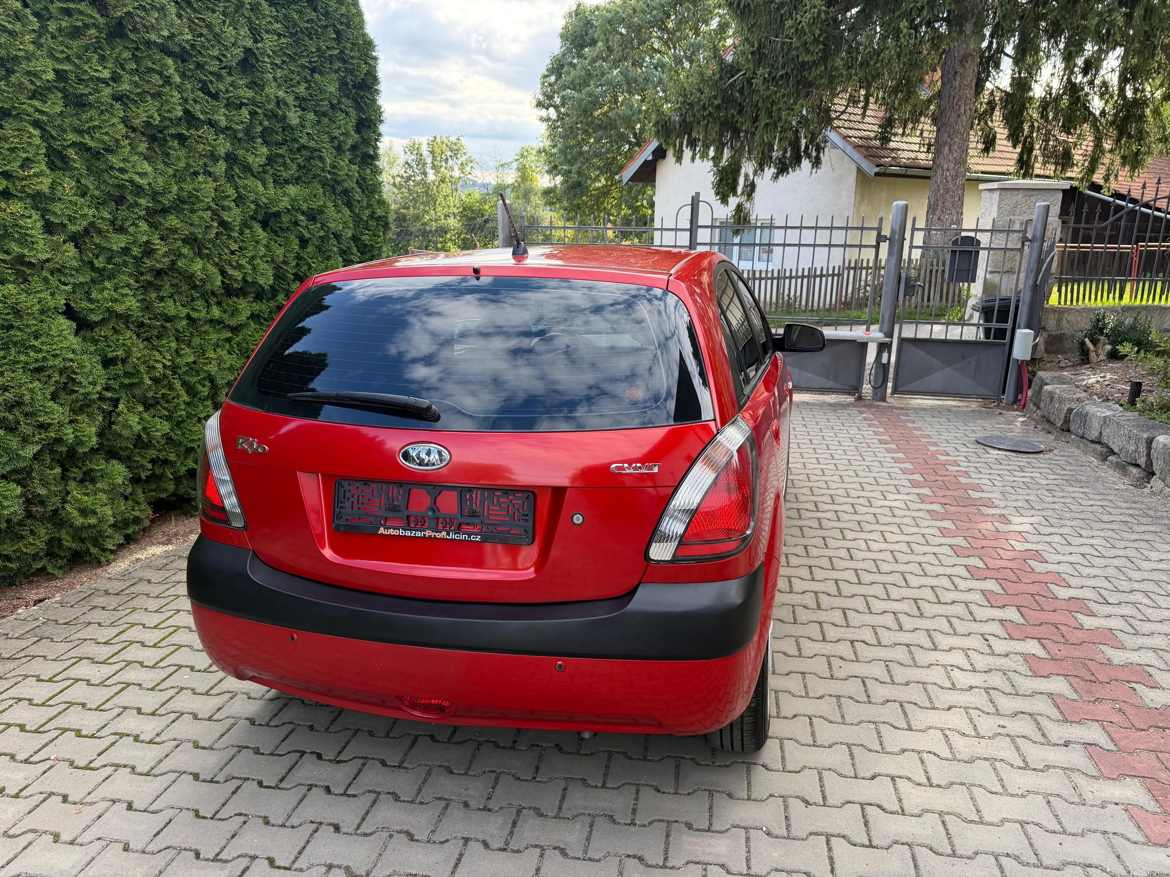 Kia Rio, 1,6i/82kw Nová STK klima - fotka 5