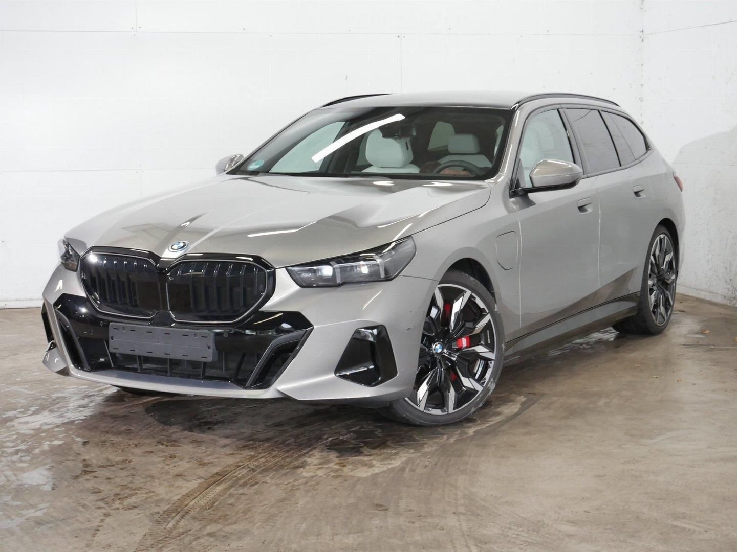BMW Řada 5, 550e xDrive Touring M PRO