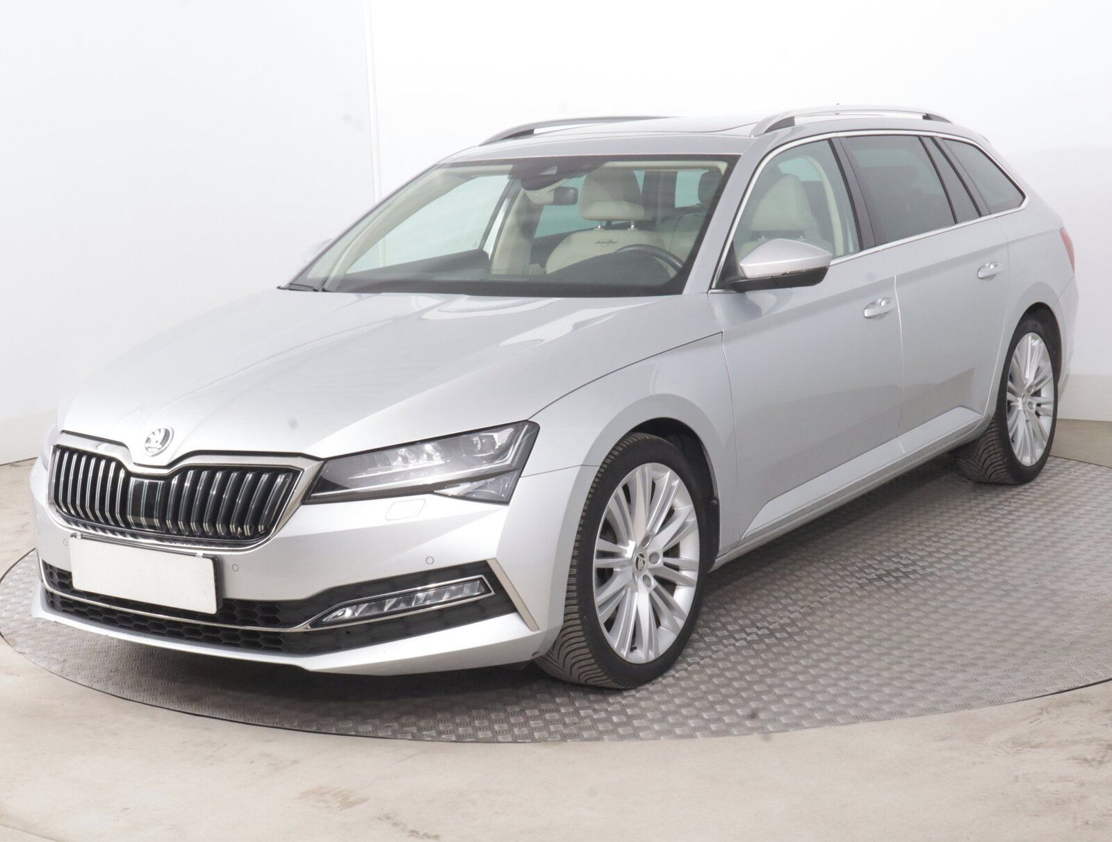 Škoda Superb, 2.0 TDI, Laurin&Klement - fotka 2