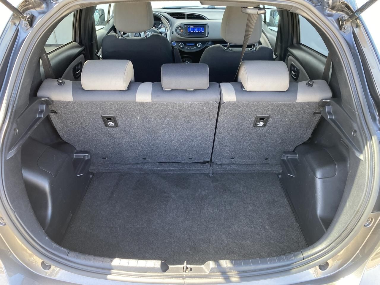 Toyota Yaris, SELECTION 1.5 HYBRID 74kW CVT - fotka 4