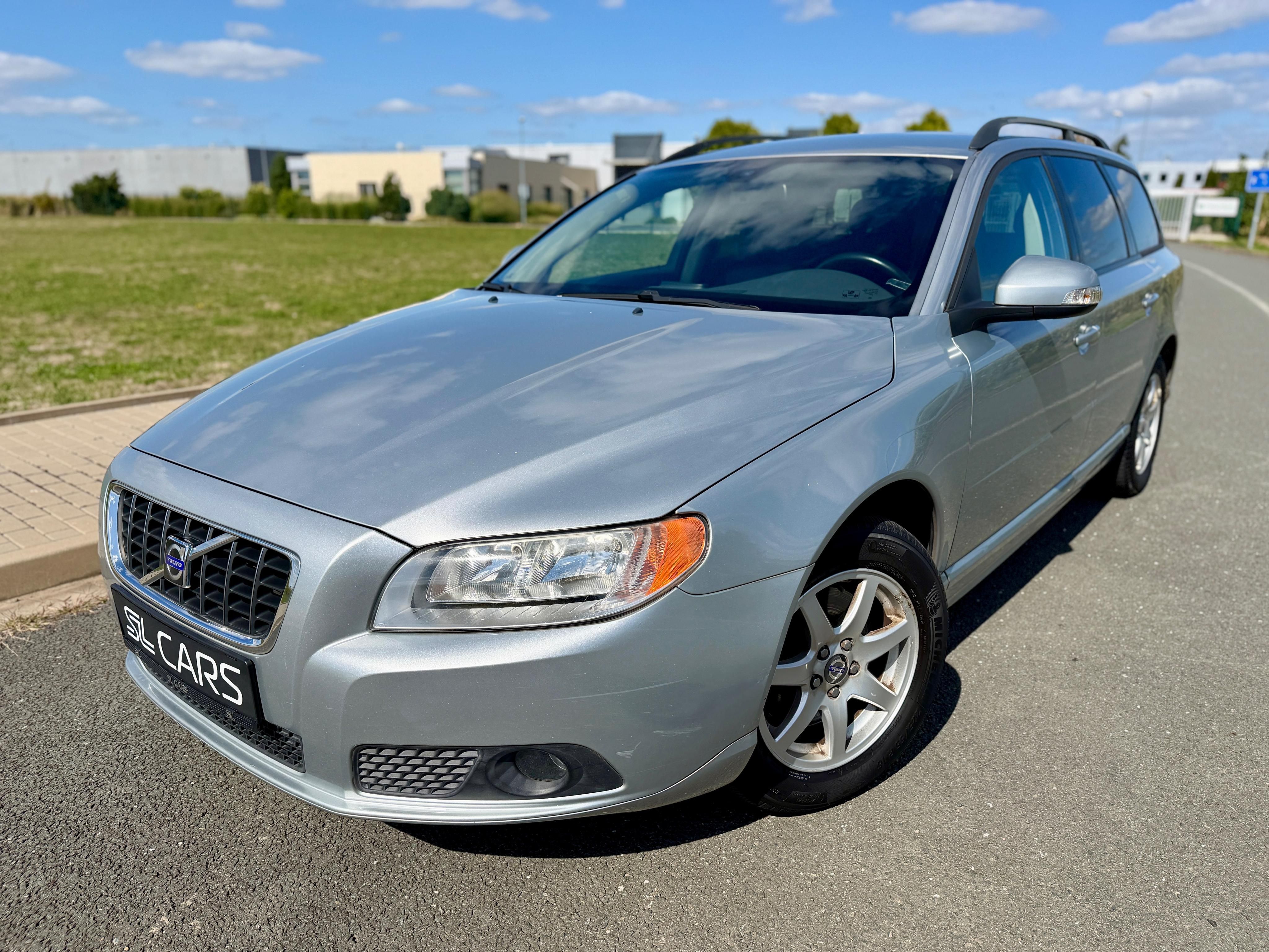 Volvo V70, 2.4 D5 KŮŽE NAVIGACE SERVISKA