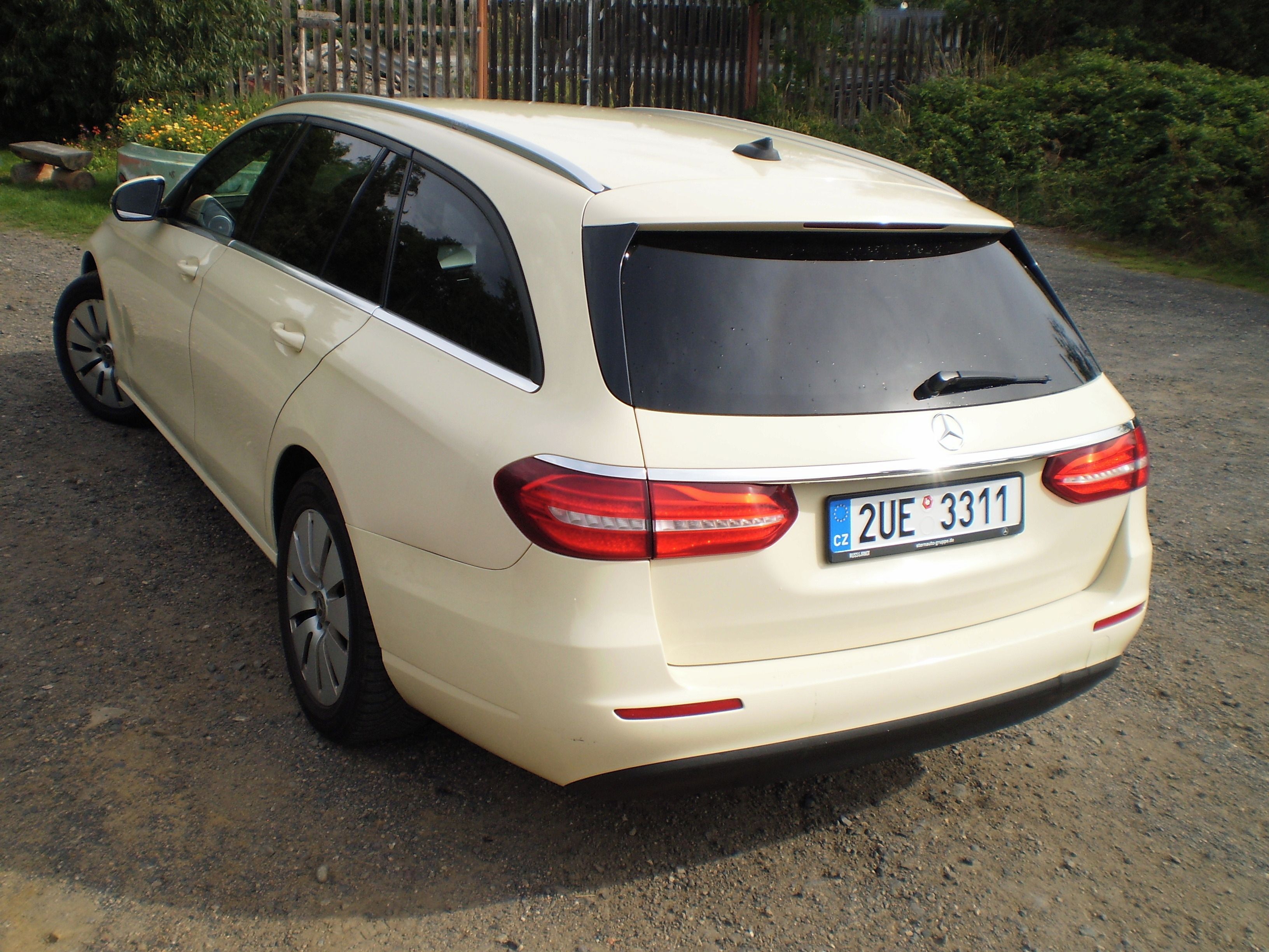 Mercedes-Benz Třídy E, 2.0d servisovano - fotka 4