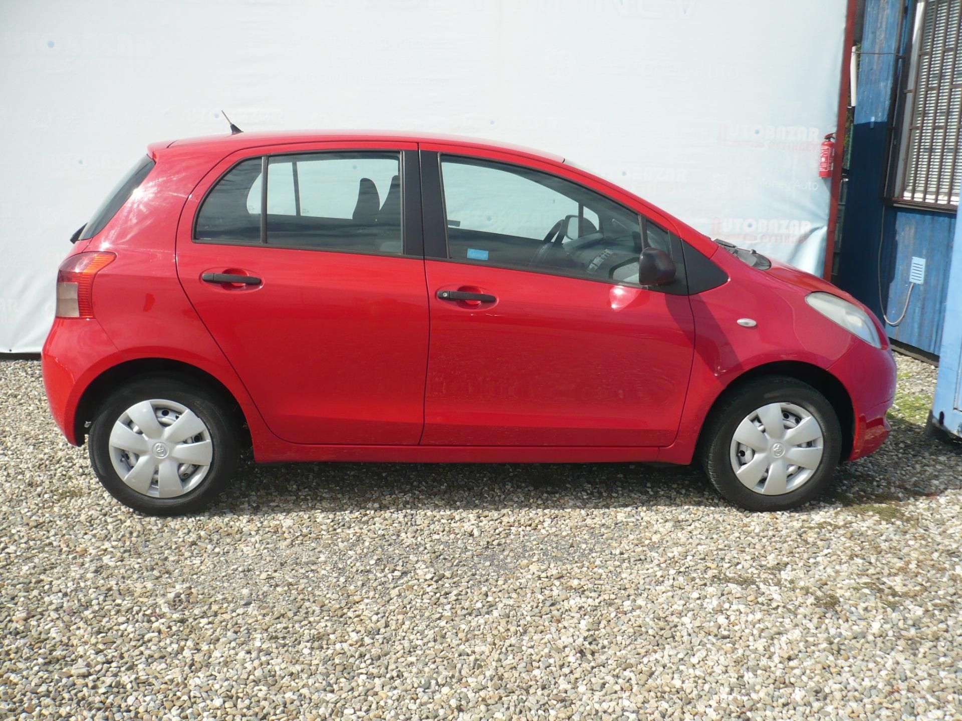 Toyota Yaris, 1.0i 51Kw - fotka 5