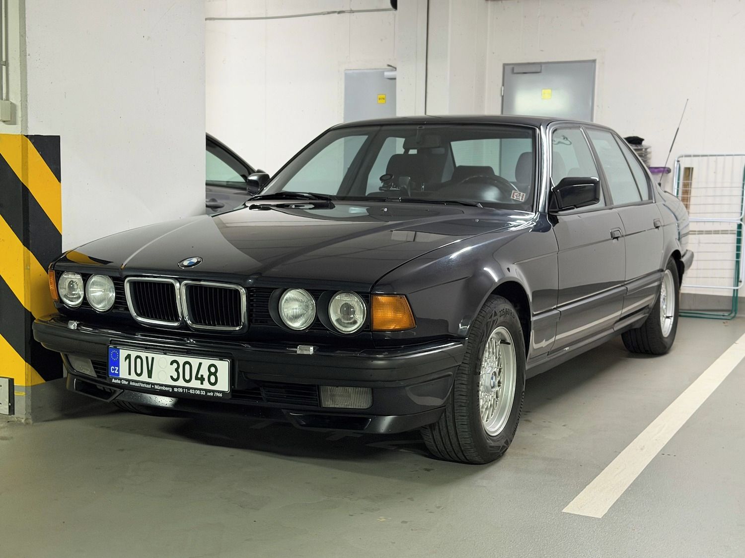 BMW Řada 7, 750i E32 V12 1991