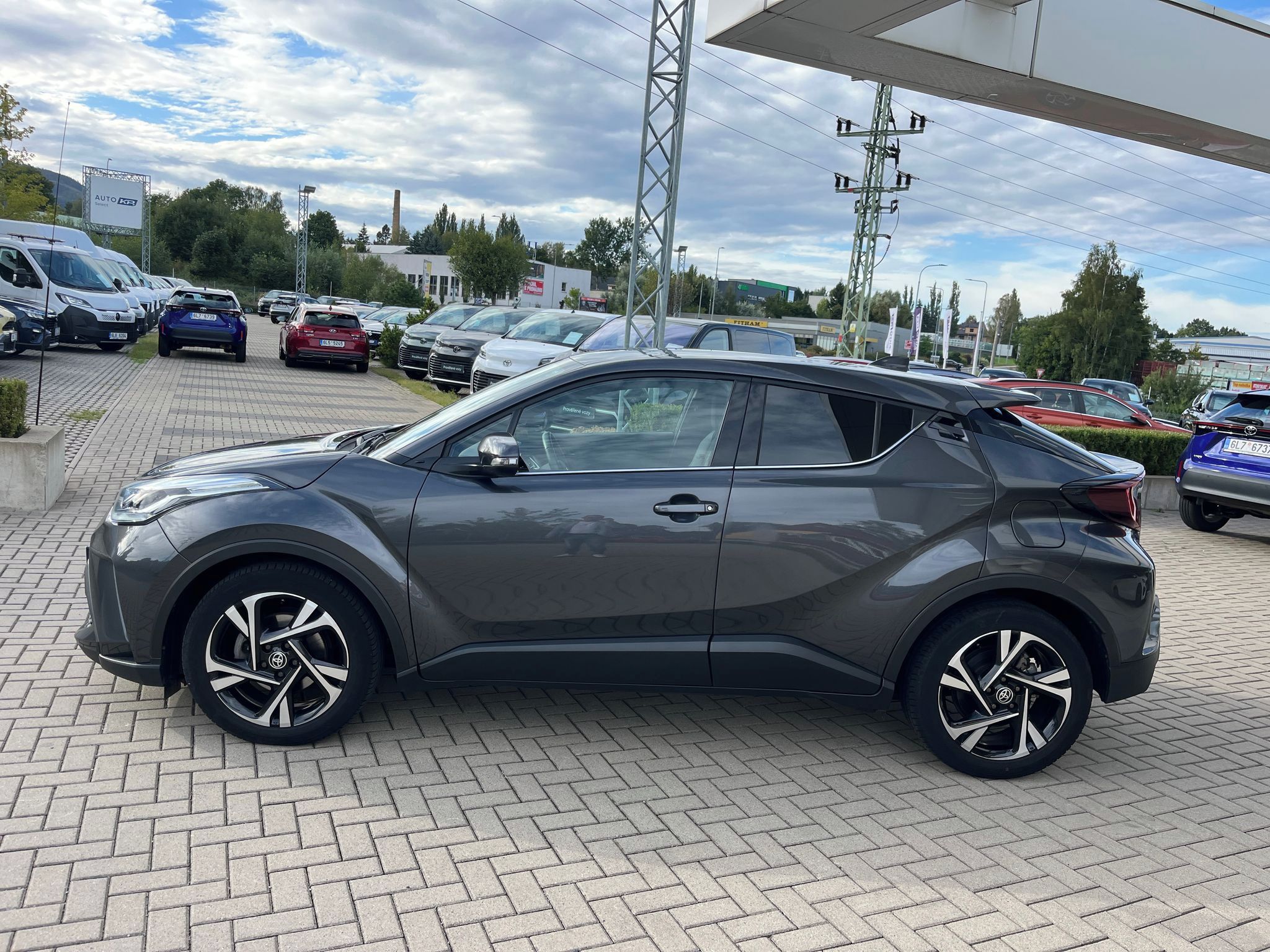 Toyota C-HR, 1.8 Hybrid e-CVT Style - fotka 3