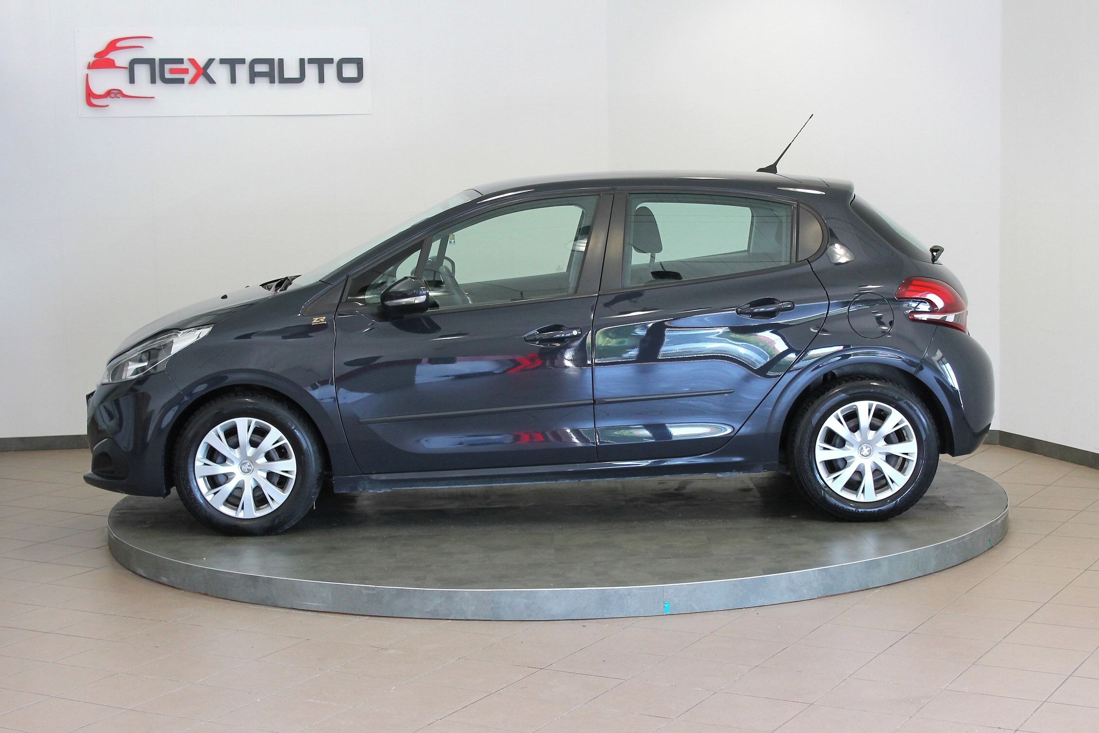 Peugeot 208, 1.5BlueHDi 75kW,KLIMA 1.MAJ.ČR - fotka 2