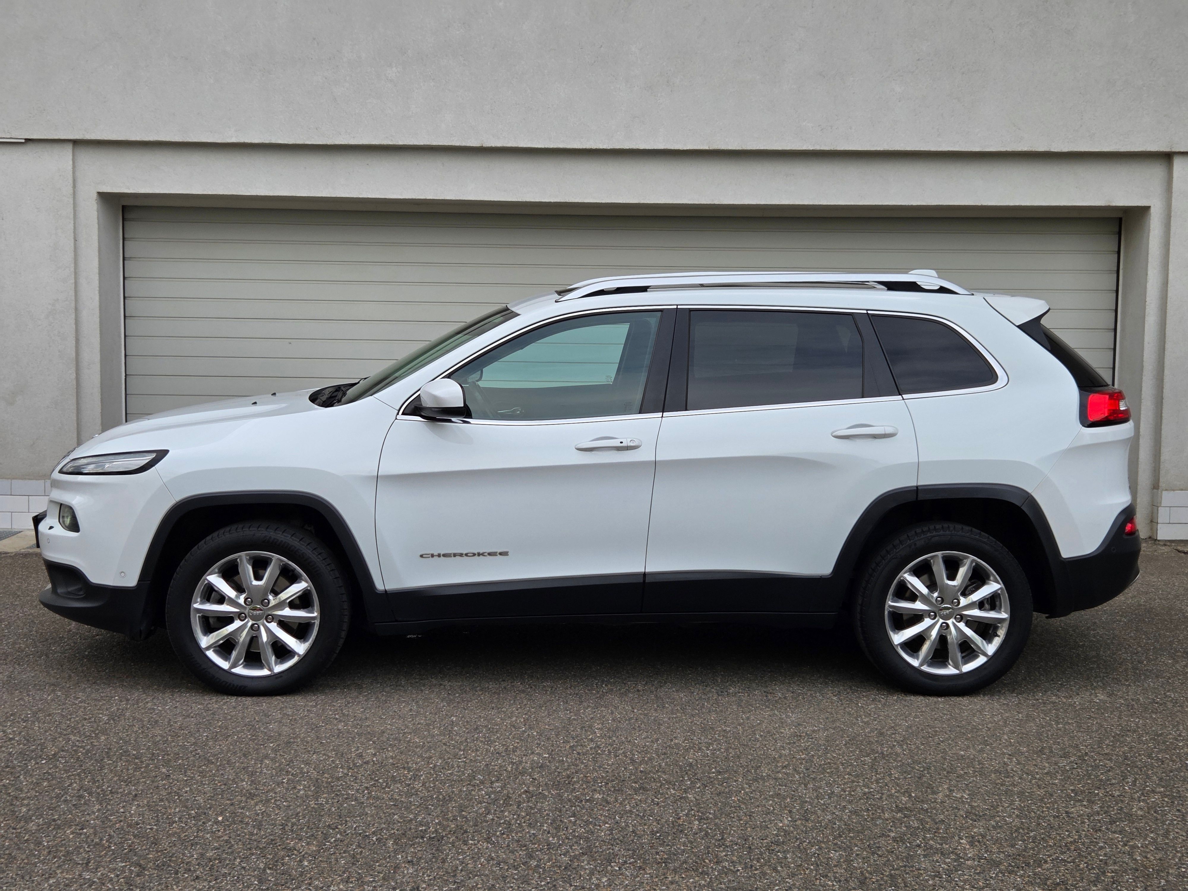 Jeep Cherokee, 2.0 CRD 4x4 Limited Aut Pano - fotka 3