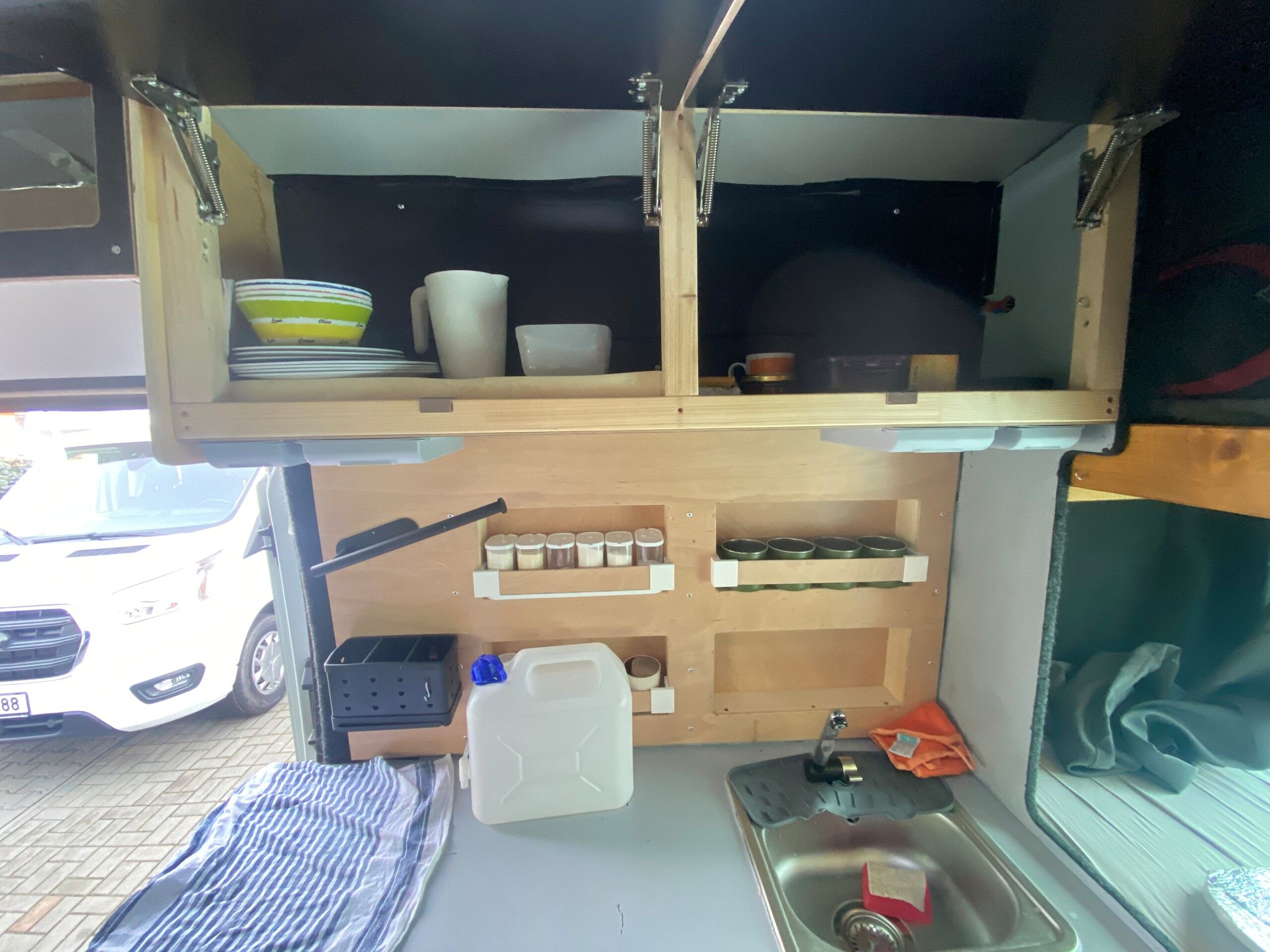Ford Transit, Stále je 7 místný - fotka 6