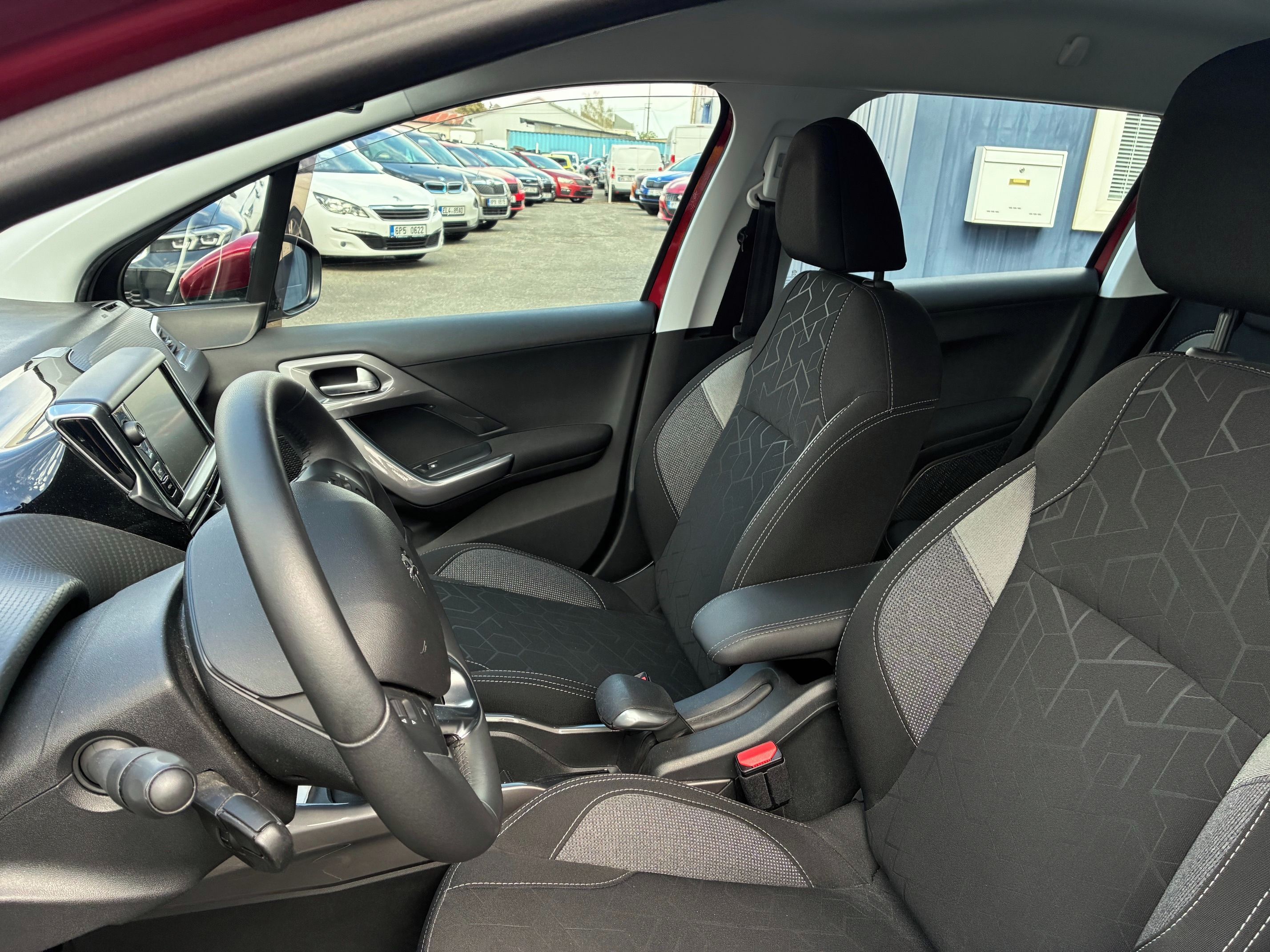 Peugeot 2008, 1,2 PureTech Active Pack  82k - fotka 5