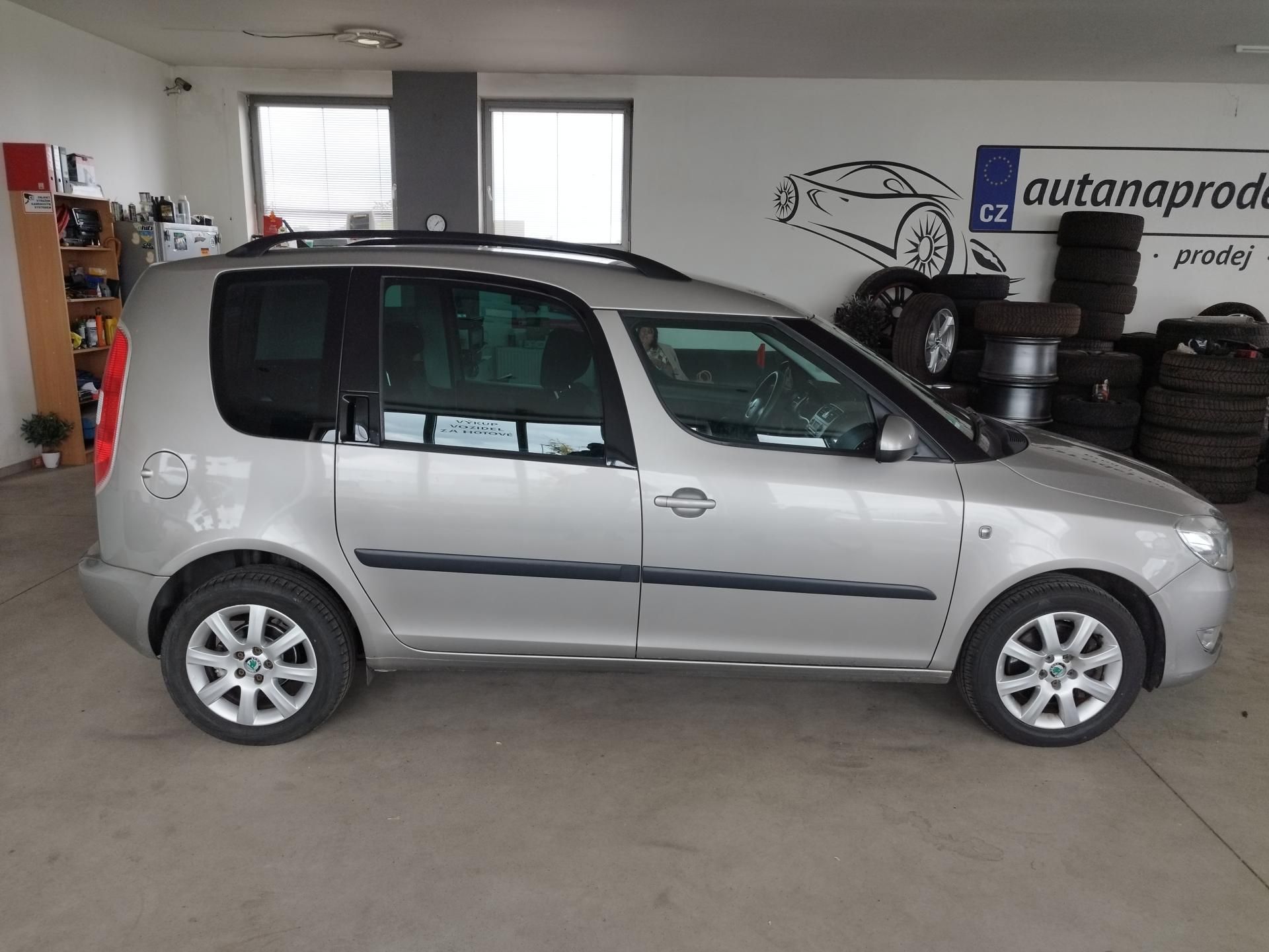 Škoda Roomster, 1,2TSi 77KW AUT.KLIMA ALU SERV - fotka 4