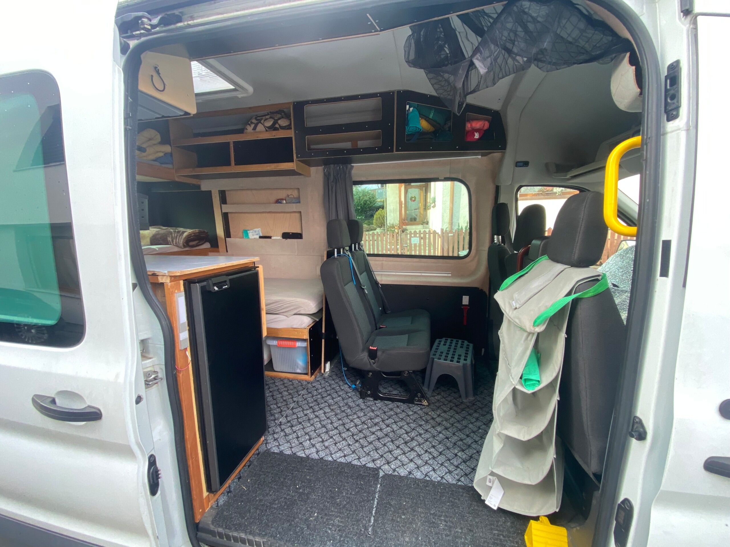Ford Transit, Stále je 7 místný - fotka 5