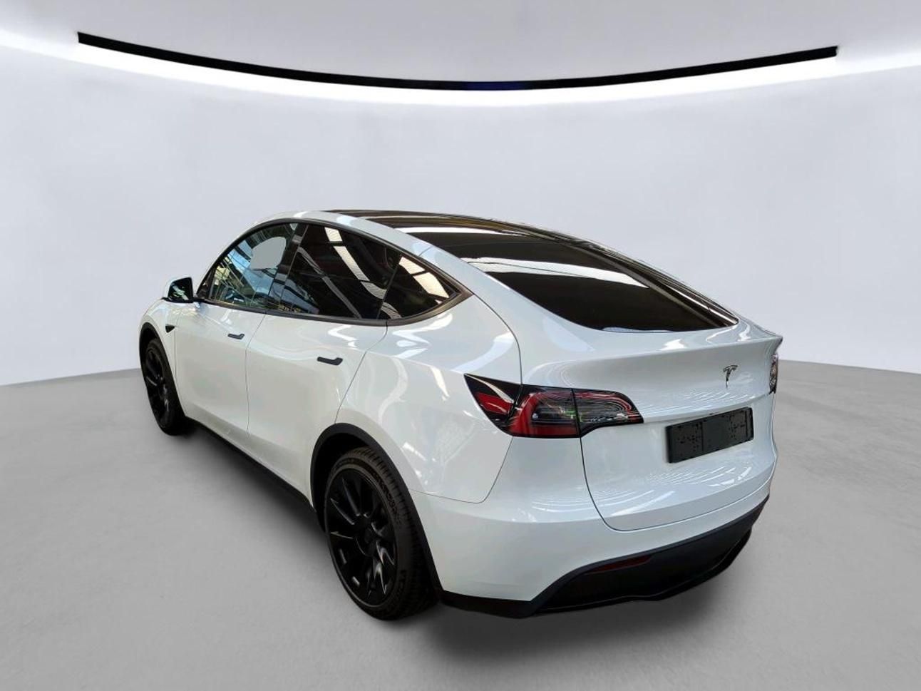 Tesla Model Y, RWD 220kw TZ SOH 93,1 % - fotka 3
