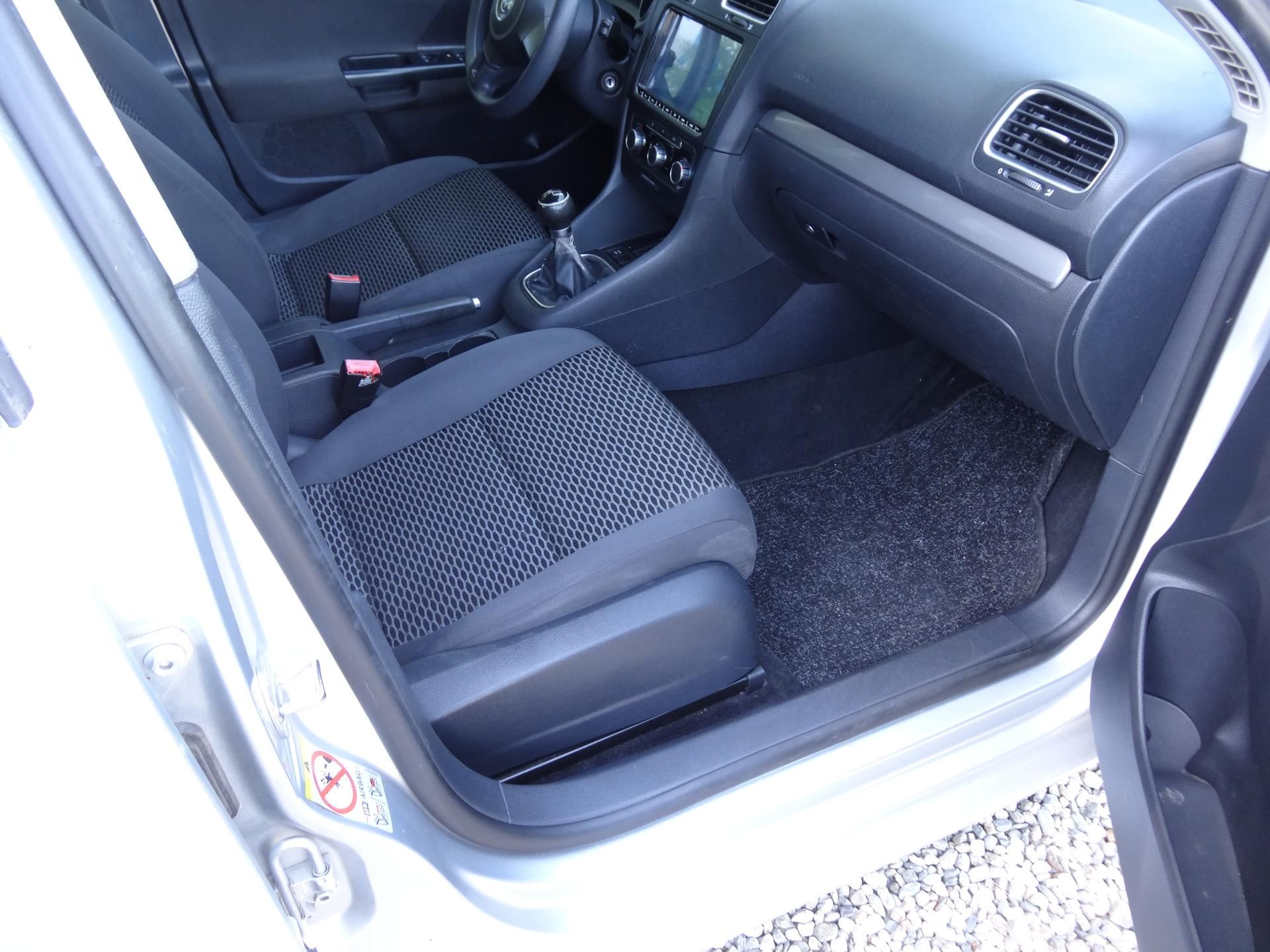 Volkswagen Golf, Kombi 1.6TDi Klima, Navi - fotka 5