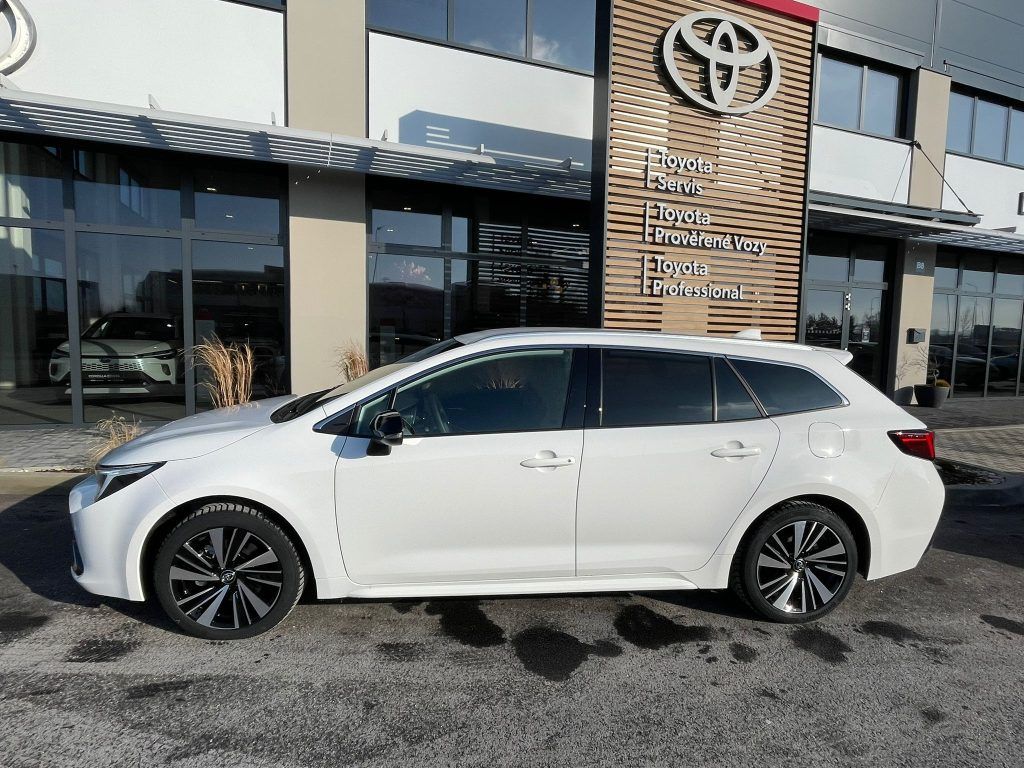 Toyota Corolla, 2.0 Hybrid automat Style - fotka 2
