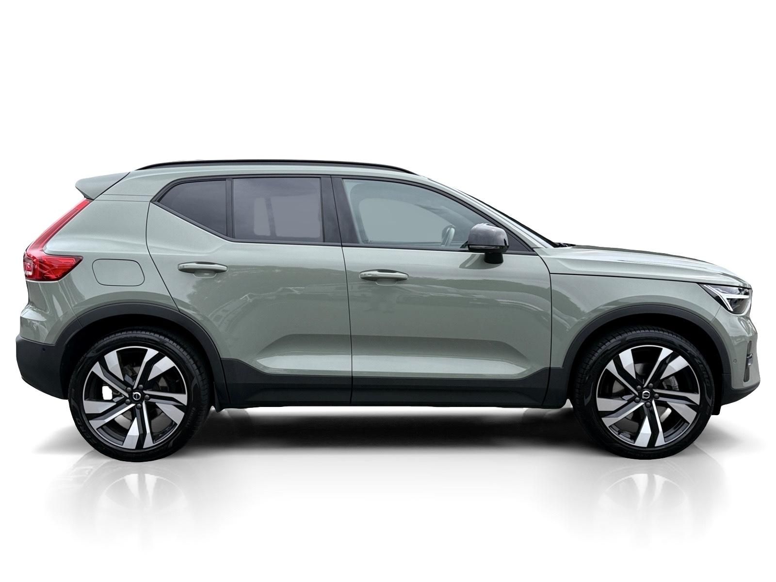 Volvo XC40, B4 FWD // ULTRA DARK - fotka 6