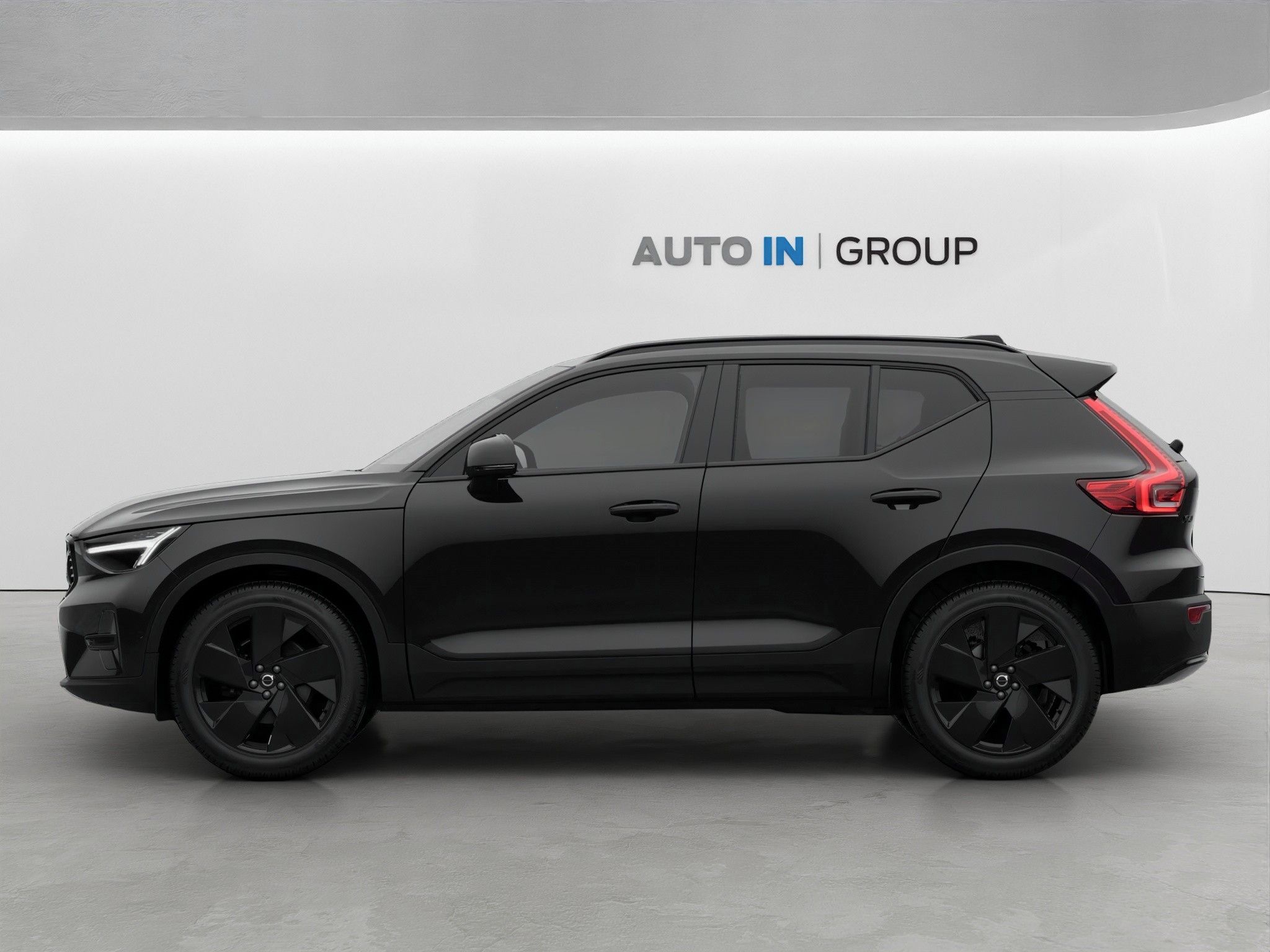 Volvo XC40, Black Edition B3 Plus,360°KAM. - fotka 3