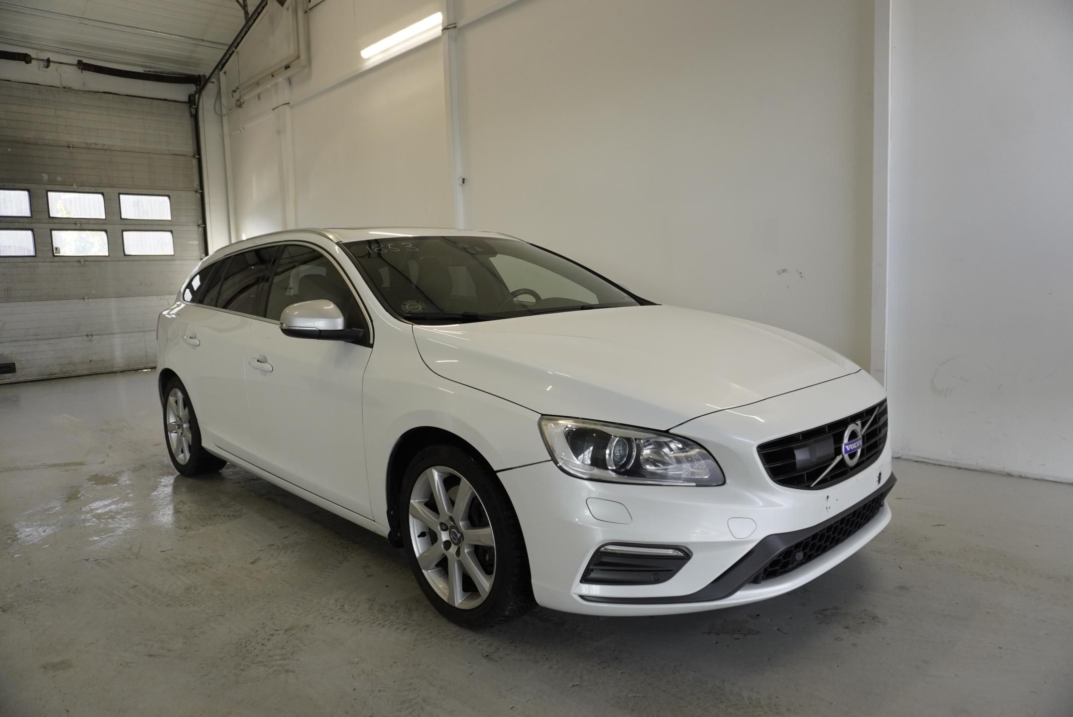 Volvo V60, 2.0 T6  AWD R-DESIGN AUTOMAT - fotka 3