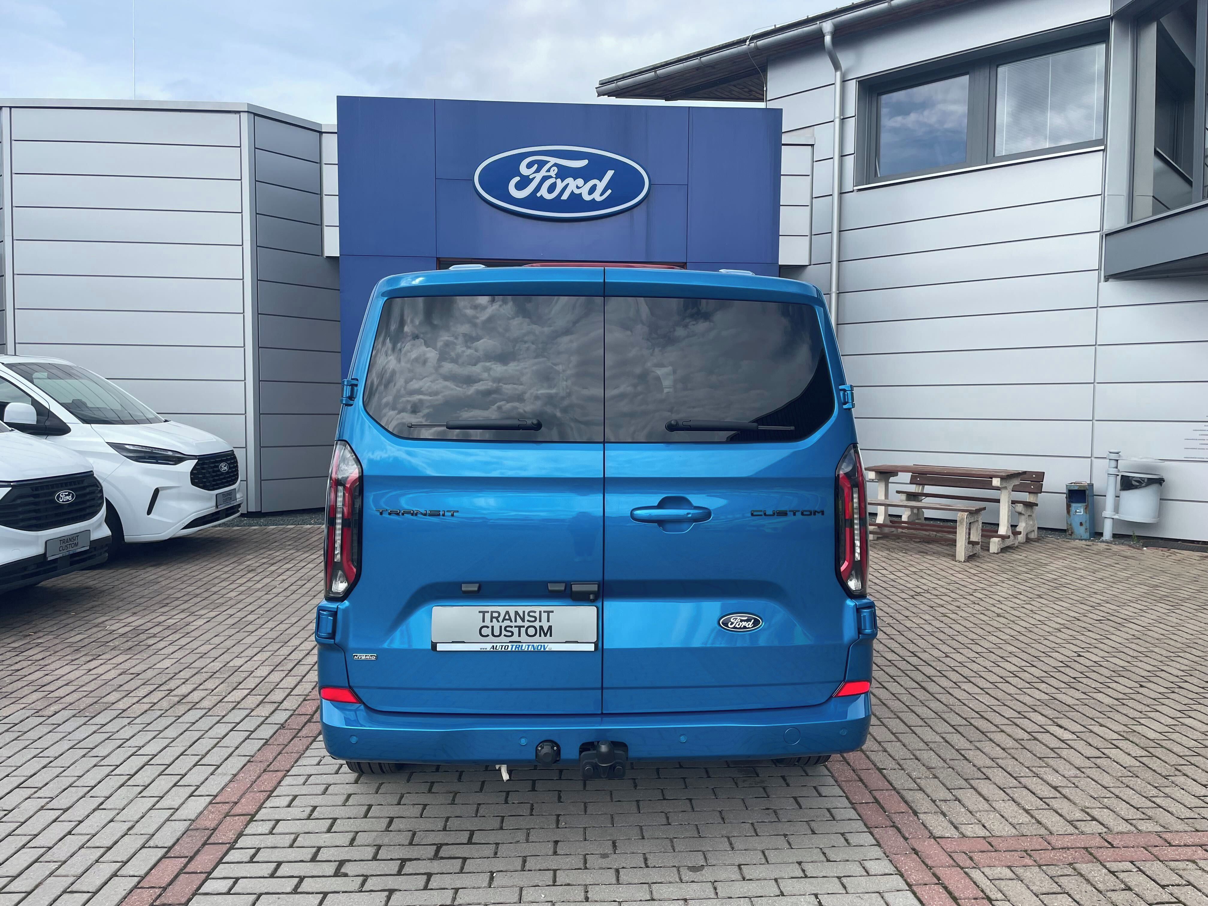 Ford Transit Custom, 2.5 PHEV Kombi Limited 340 L2 - fotka 4