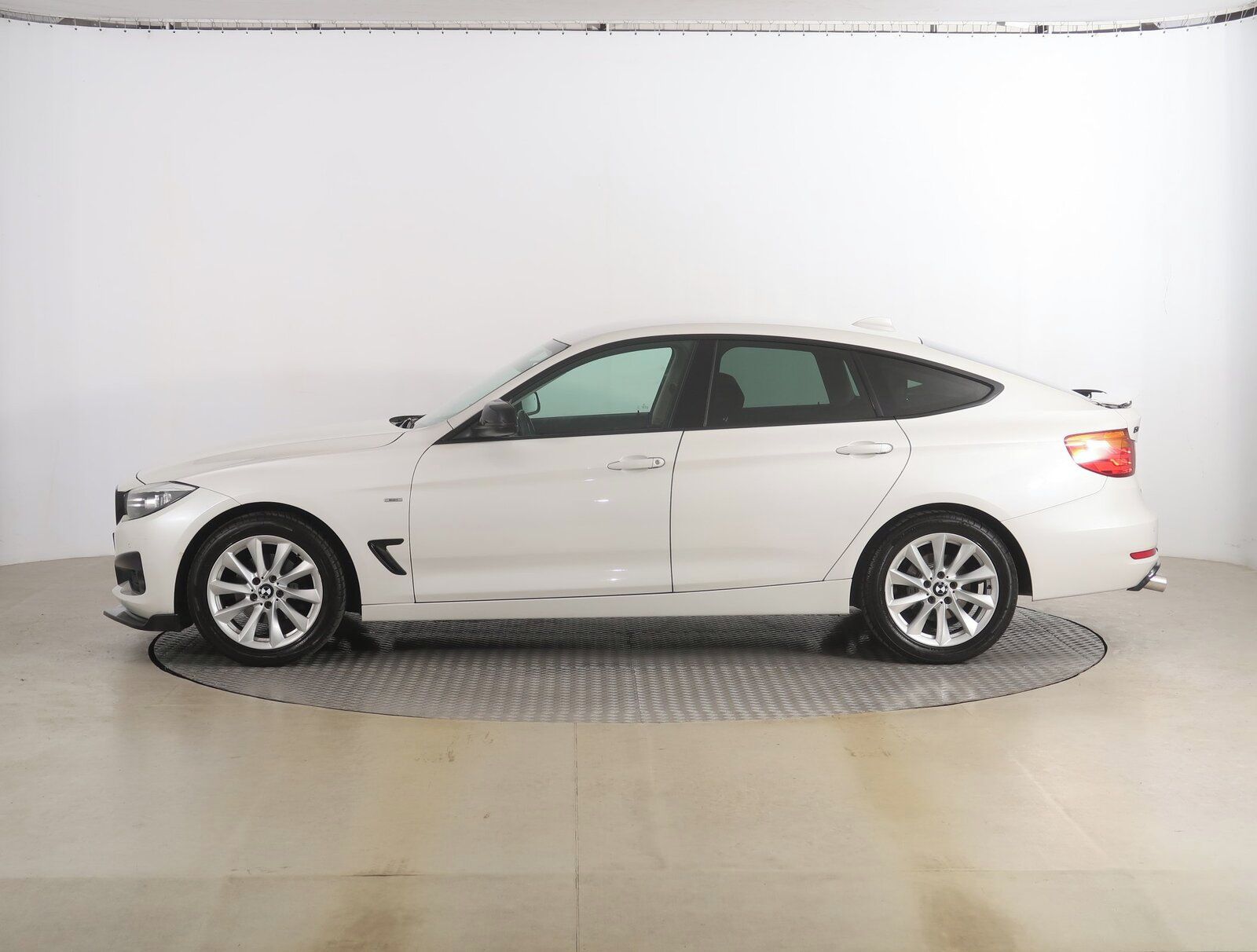 BMW Řada 3, 320d xDrive GT, 4X4, Automat - fotka 3