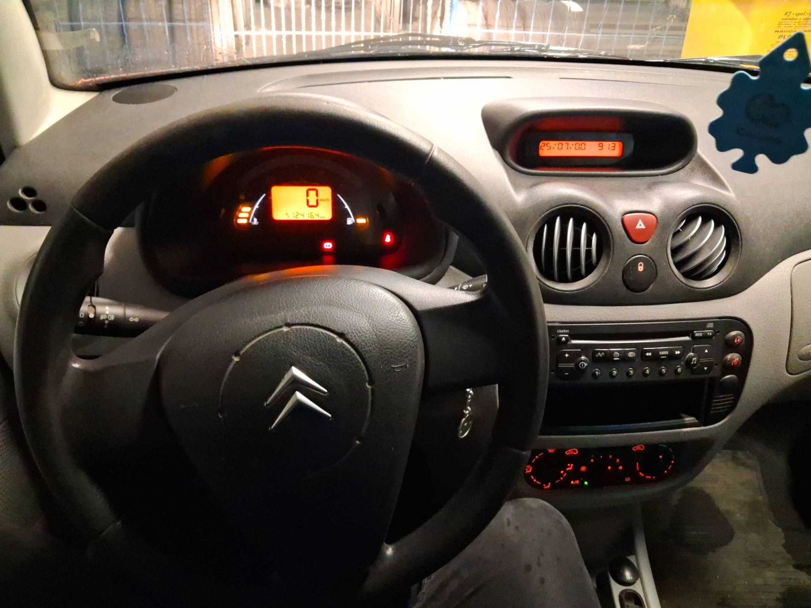 Citroën C3, 1.1 i, po STK, Klima - fotka 3