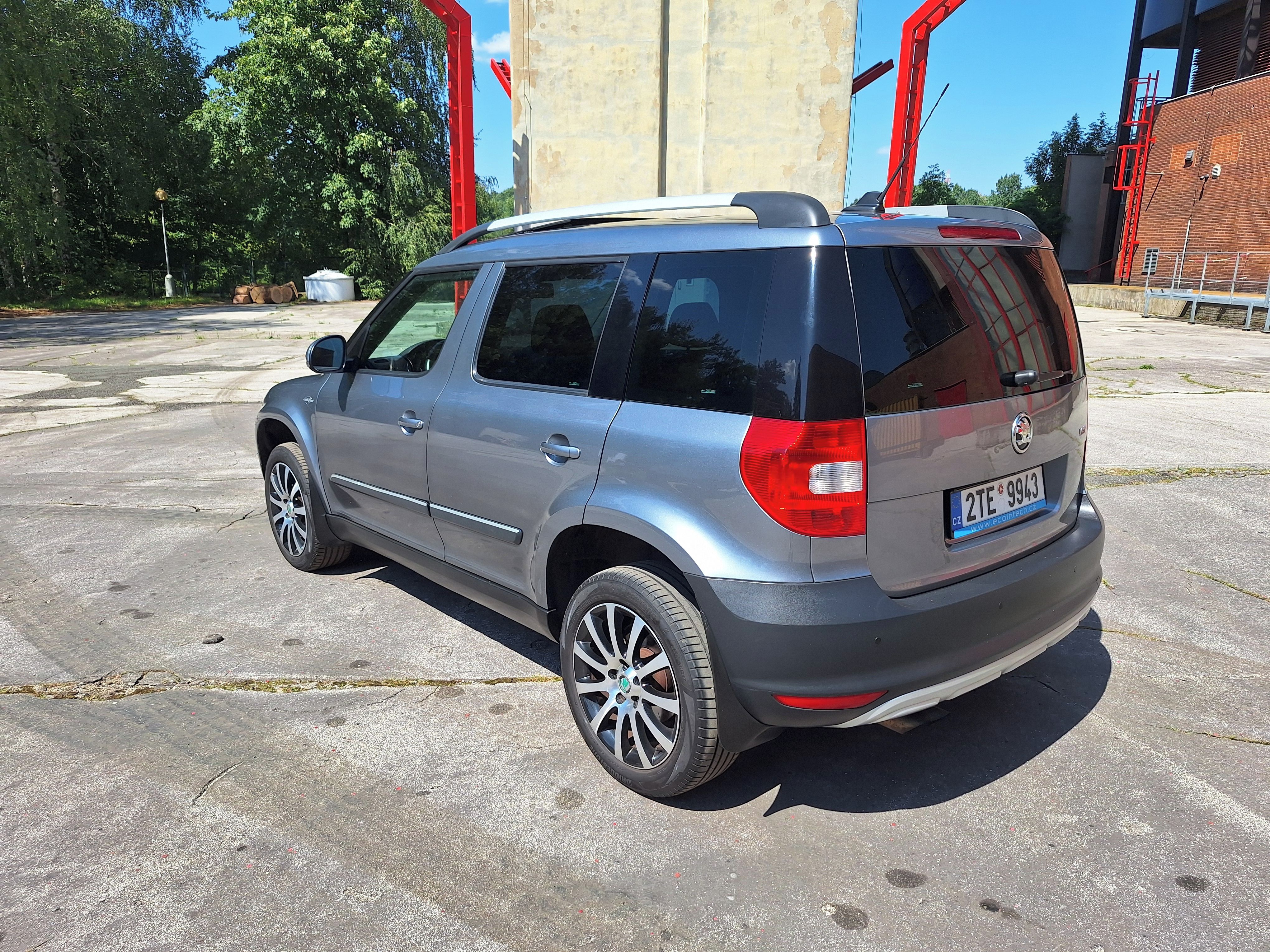 Škoda Yeti, Škoda Yeti 2.0 TDI 4x4 L&K DSG - fotka 2