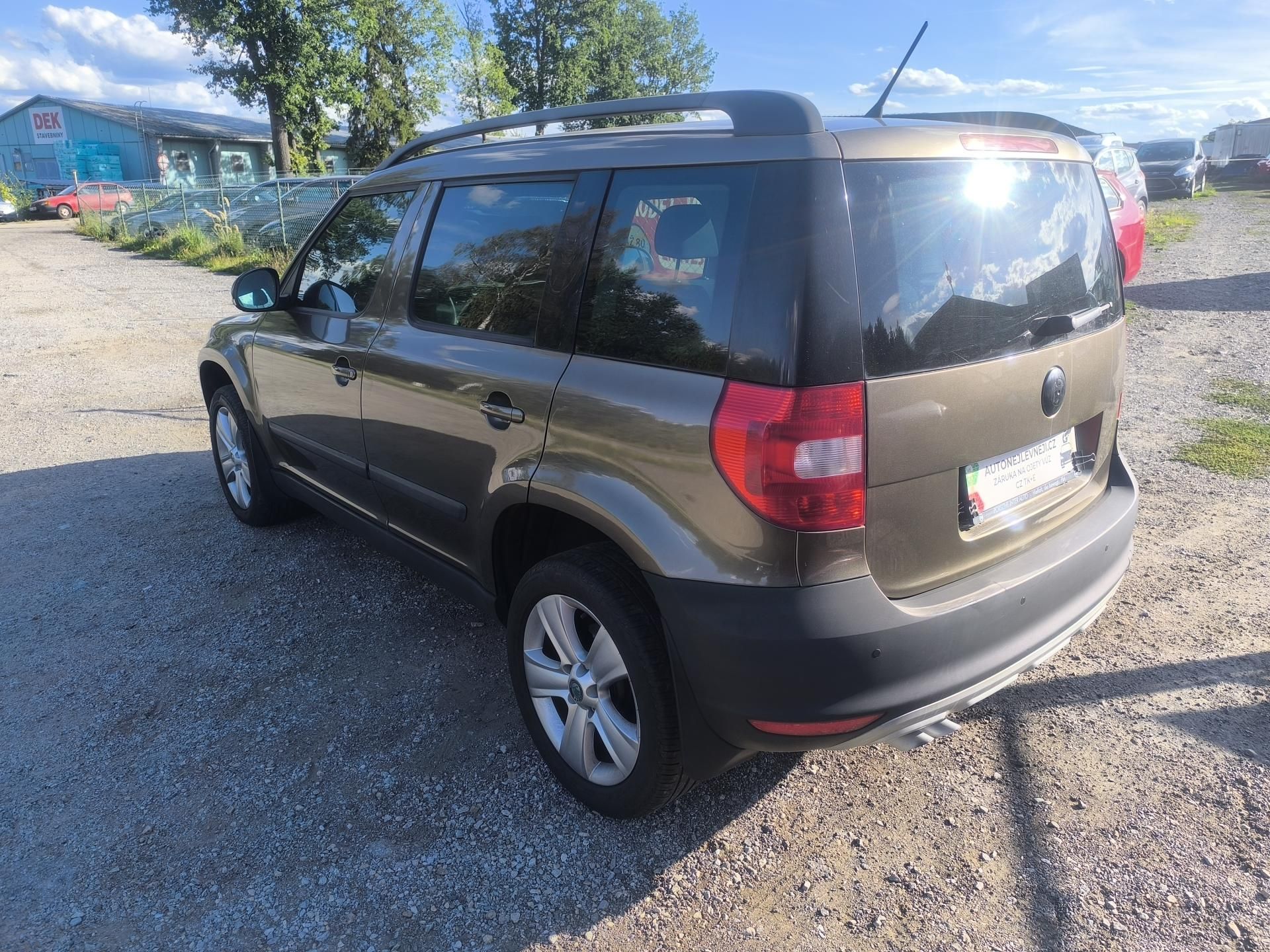 Škoda Yeti, 2.0TDI 4X4 103KW,KRÁSNÝ,140TKM - fotka 5