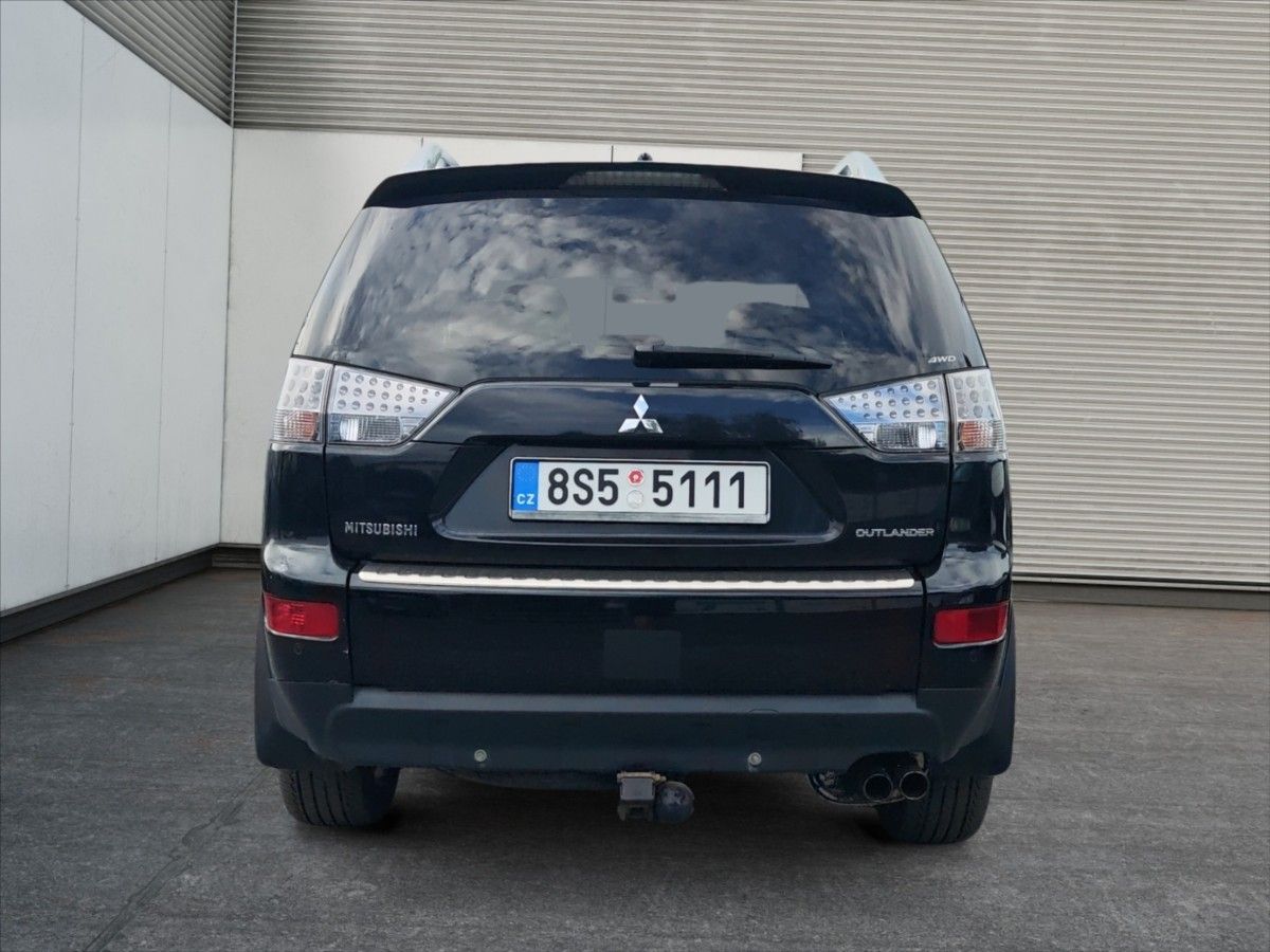 Mitsubishi Outlander, 2,0 DI-D 4x4 7míst - fotka 4