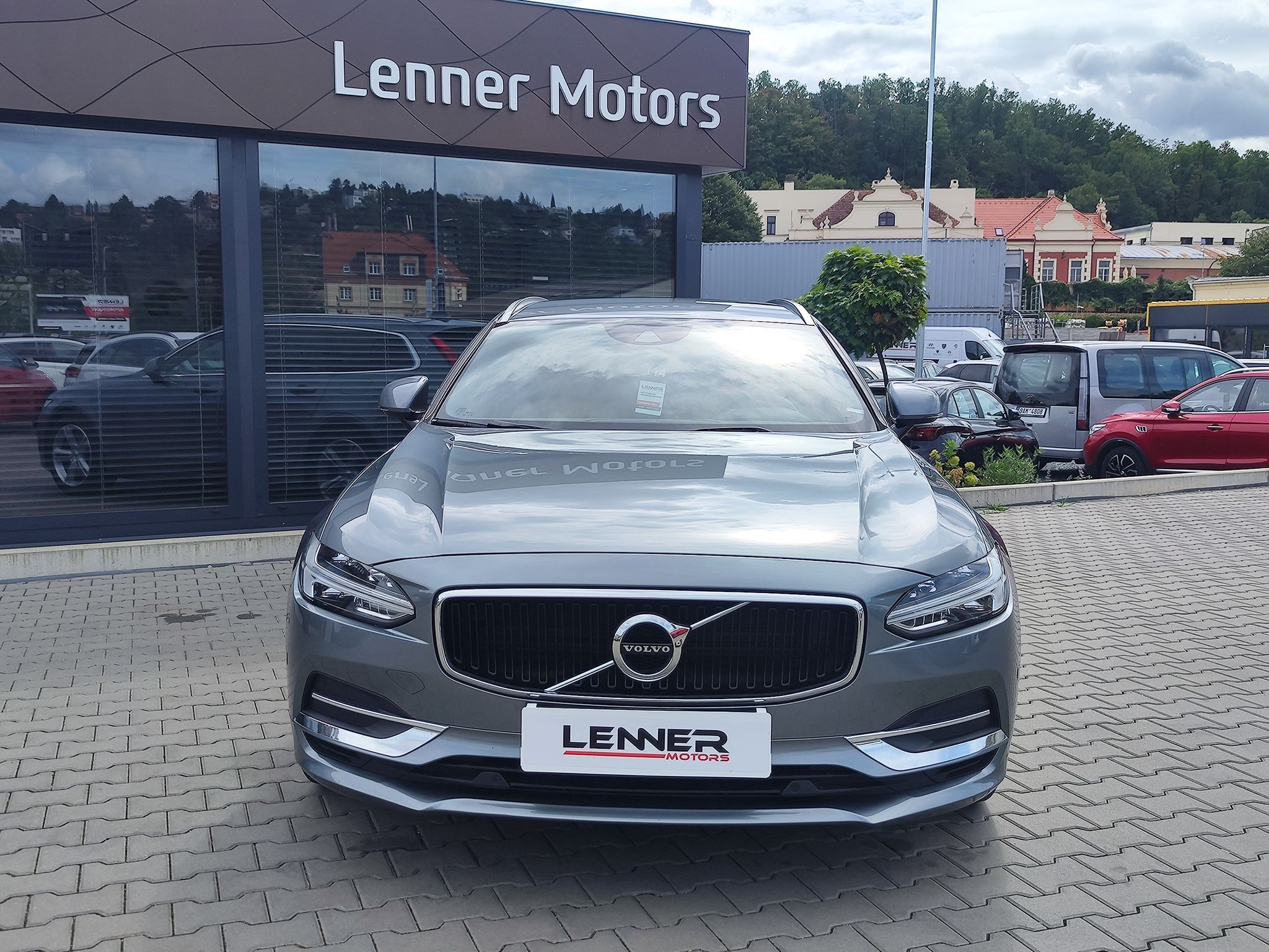 Volvo V90, D3 2.0/110kW Momentum AT - fotka 2
