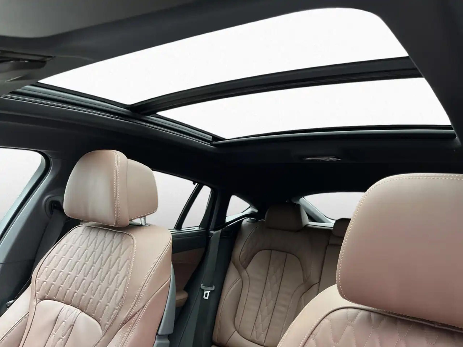 BMW X6, xDrive40d M-Sport Pano HuD 360 - fotka 4